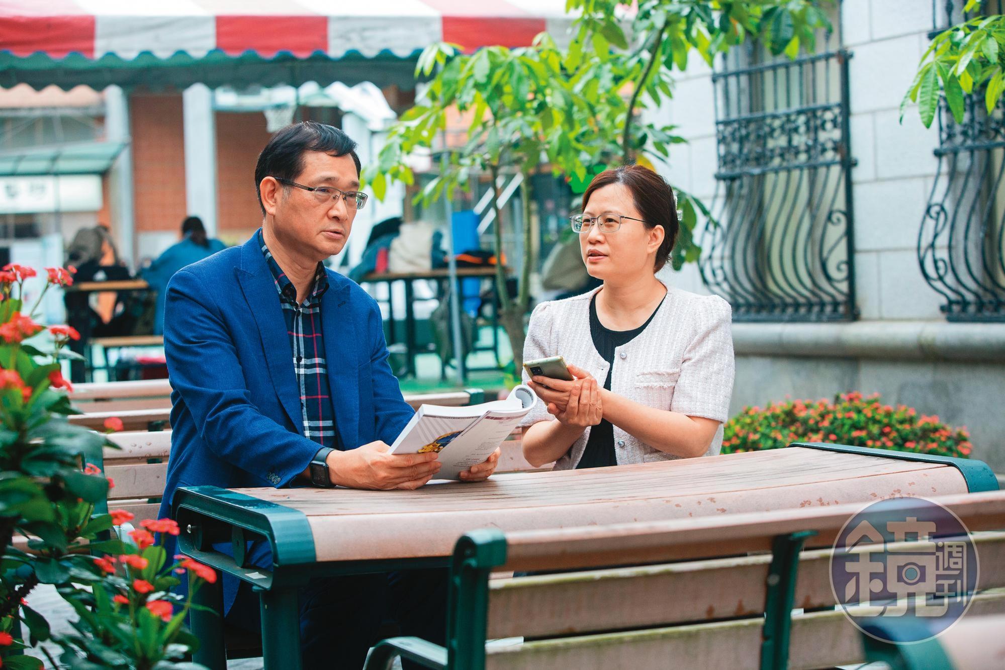 向義守大學EMBA執行長李建興（左）學理財後，宋碧琳（右）徹底改變投資觀念。