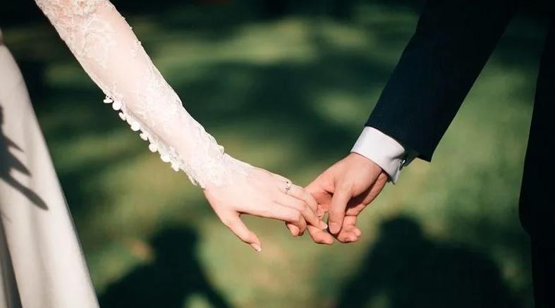 一名女網友原本受邀參加同事婚禮，卻沒想到事後因「人數過多」請她不要去。示意圖。（翻攝自pixabay）