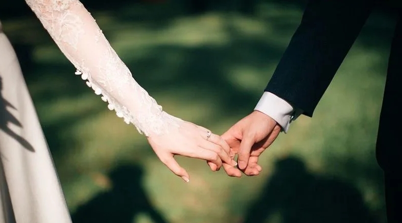 一名女網友原本受邀參加同事婚禮,卻沒想到事後因「人數過多」請她不要去。示意圖。(翻攝自pixabay)