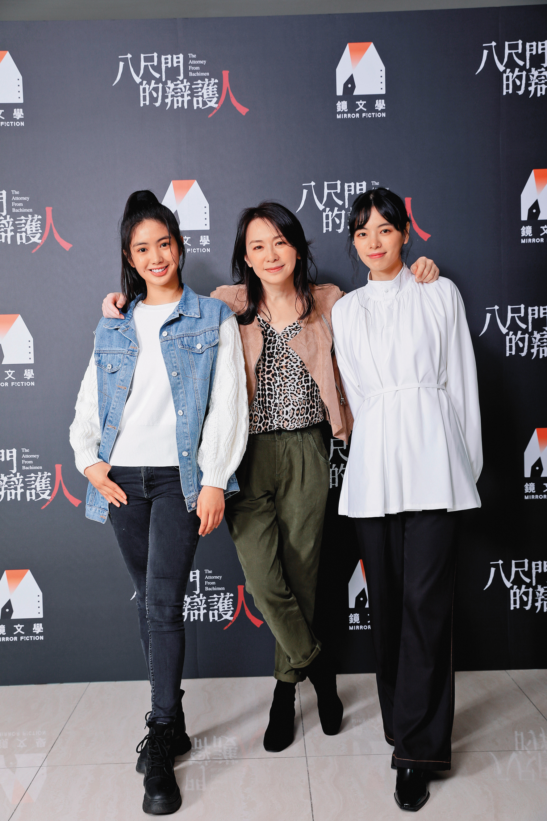 影集《八尺門的辯護人》也有陸夏（右）的演出，同劇其他女星包括潘儀君（中）、雷嘉汭（左）等。