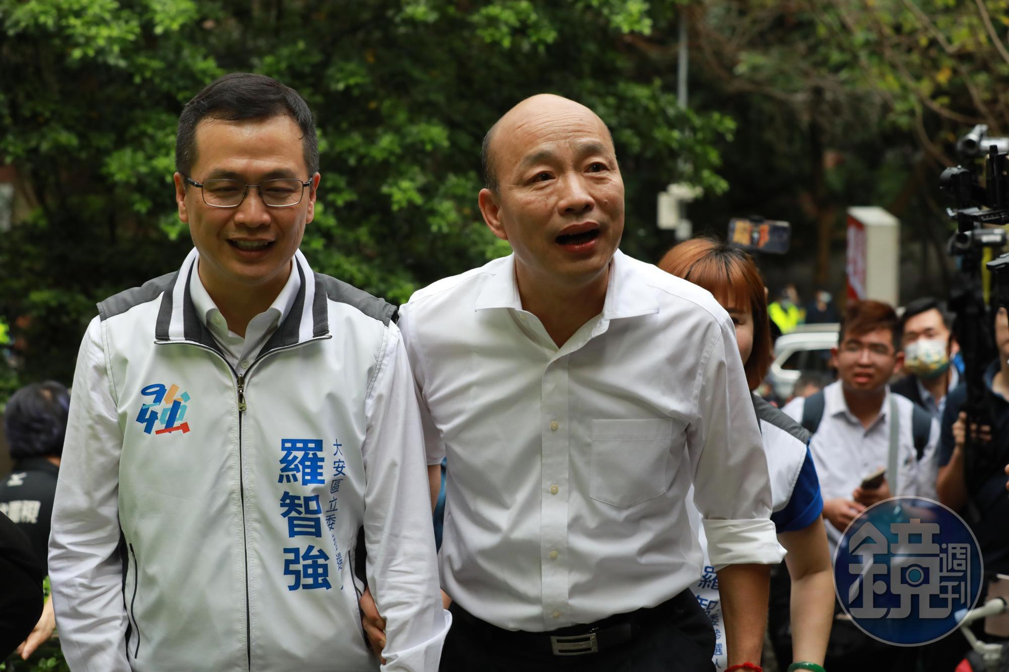 韓國瑜（右）今出席造勢活動，替羅智強（左）站台。