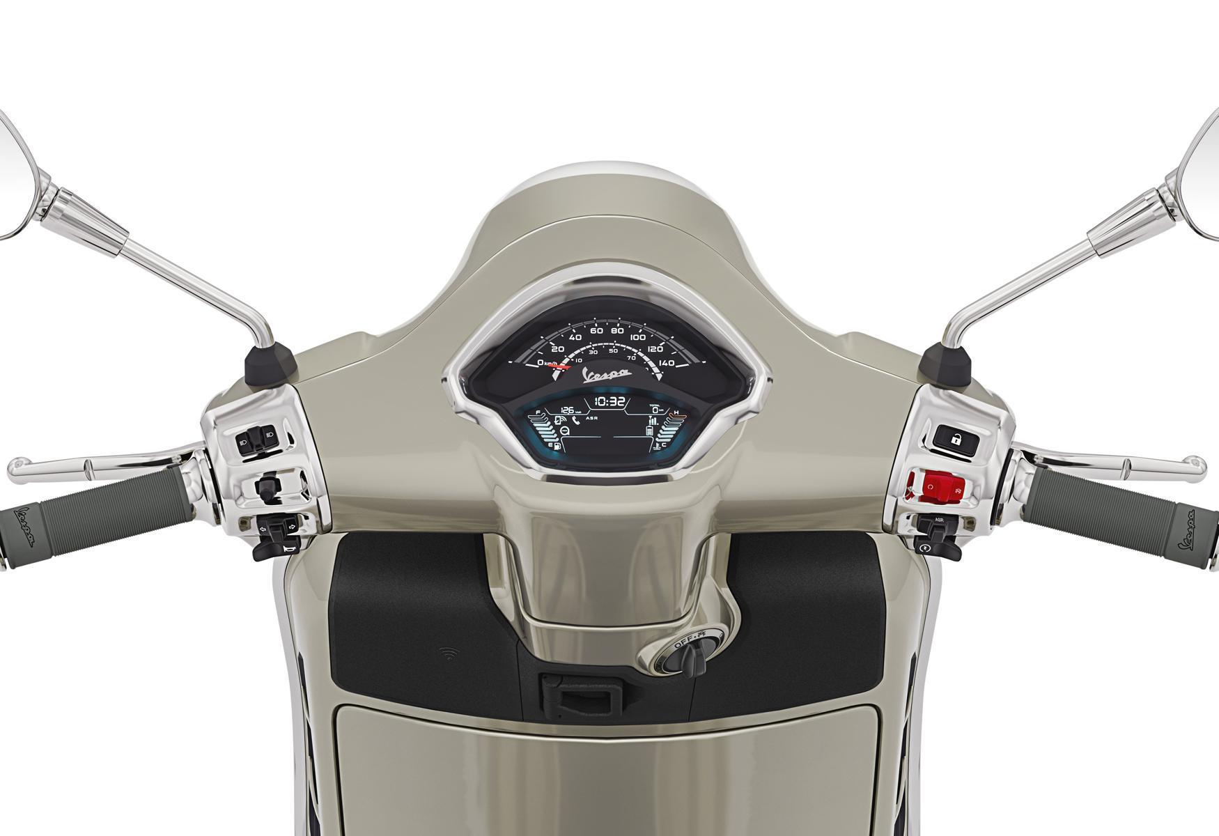 New Vespa GTS 300搭載新款多功能液晶儀表版、感應式開關旋鈕。