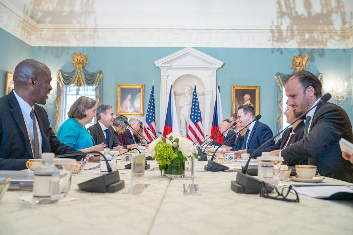 利帕夫斯基向布林肯表示，「我們準備好在歐洲框架內與美合作，14+1既沒有實質也沒有未來」。（翻攝自推特@SecBlinken）