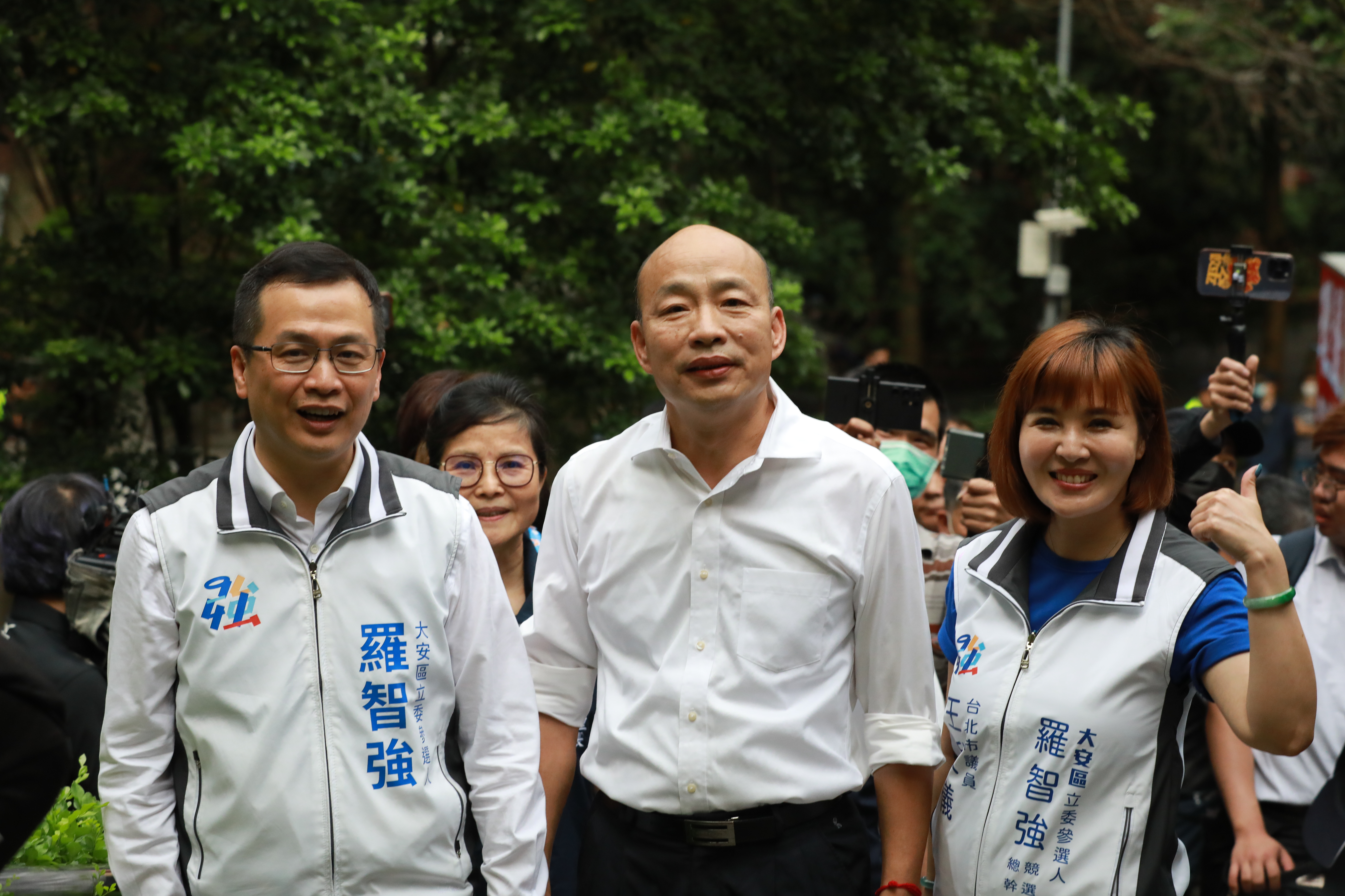 韓國瑜替羅智強站台時再噴金句，引發網友熱議。