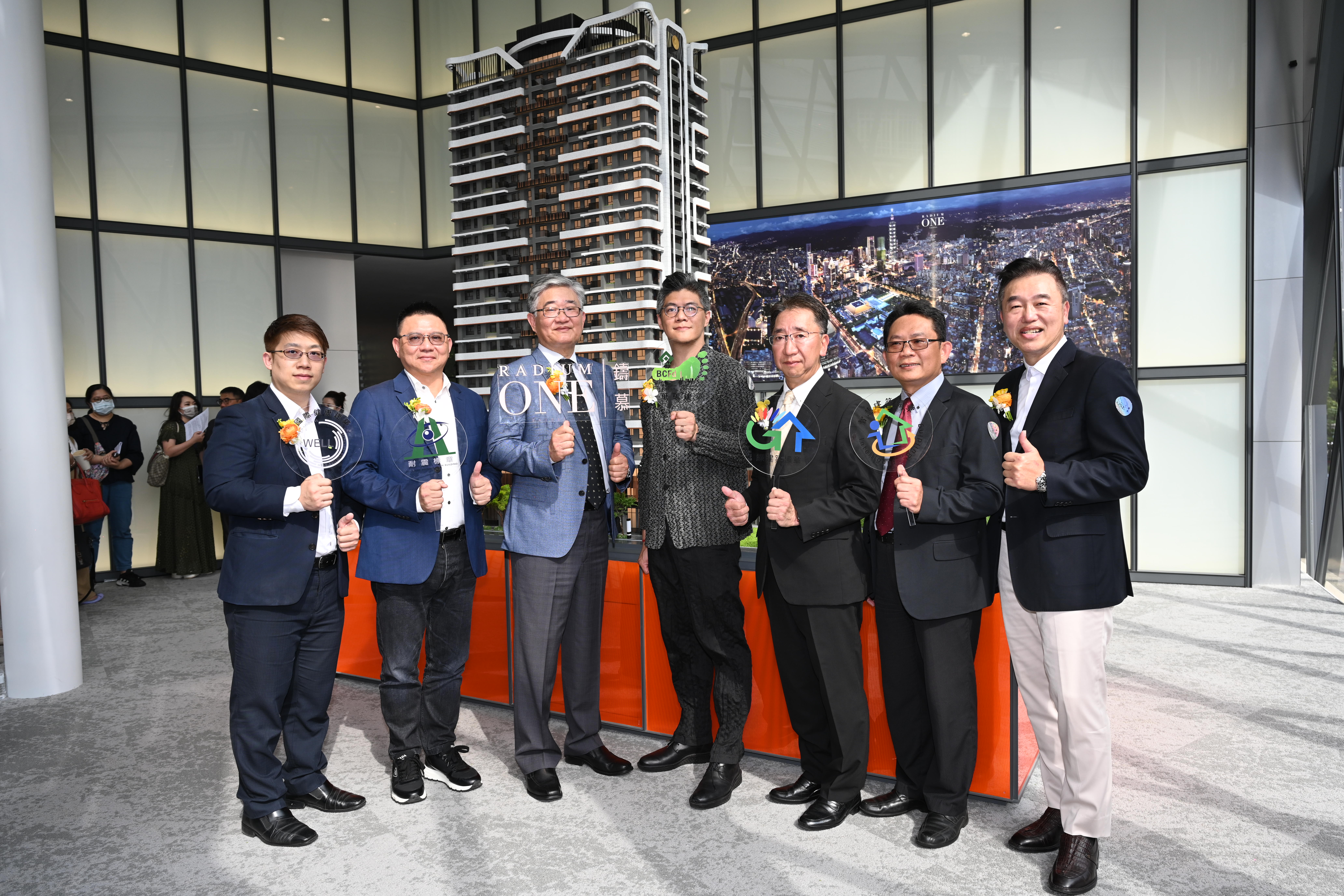 「鑄慕RADIUM ONE」由日勝生(2547)旗下集順生活科技開發興建、新聯陽實業機構銷售。