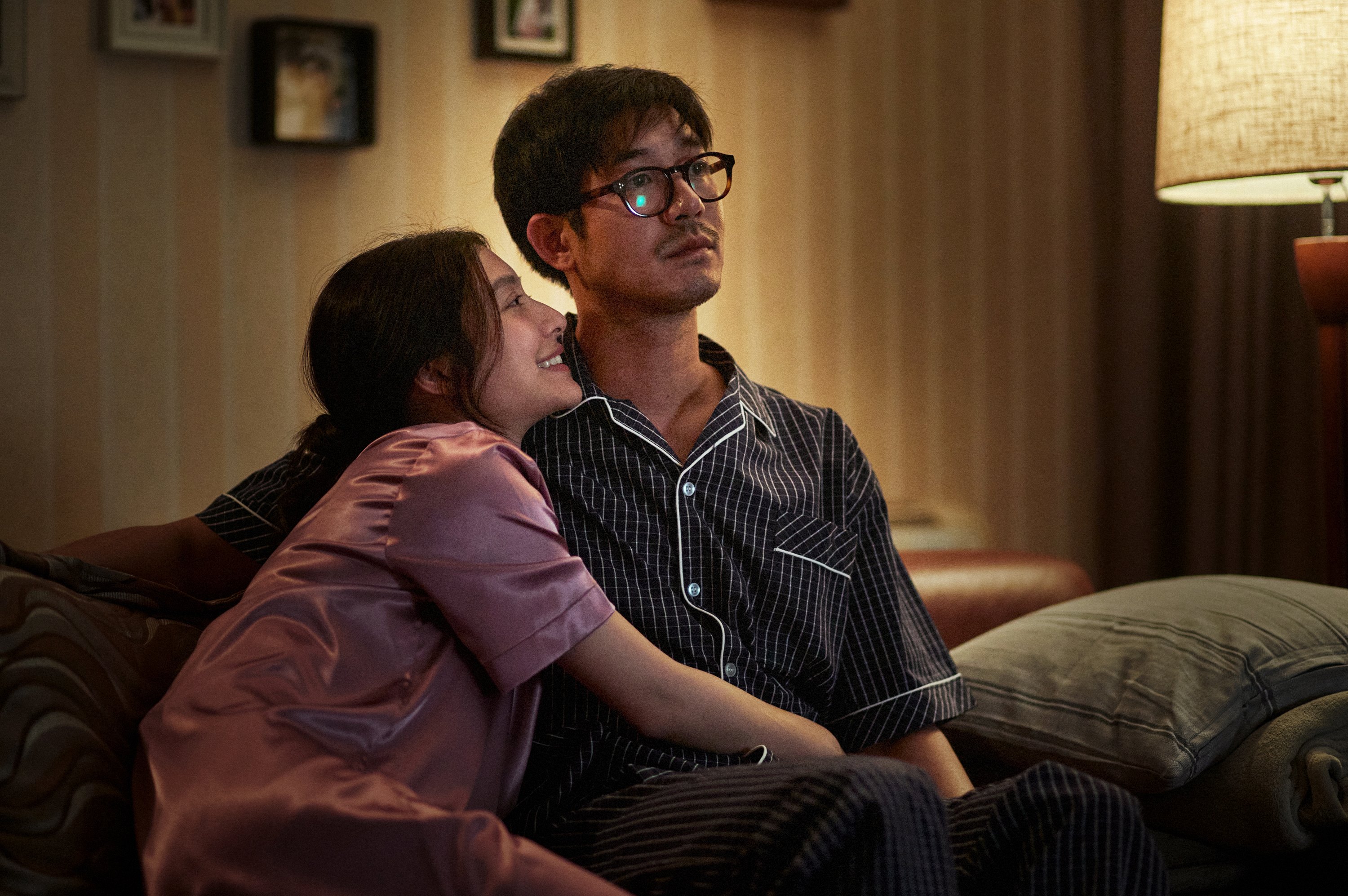 當紅泰星Weir與Mew，在片中飾演一對恩愛夫妻。（Catchplay提供）