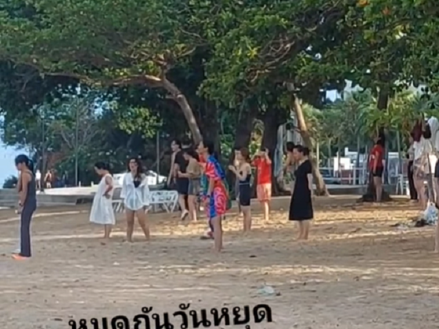 中國遊客在芭達雅海灘，集體高潮吶喊「魔音傳腦」！當地人崩潰。（翻自臉書）