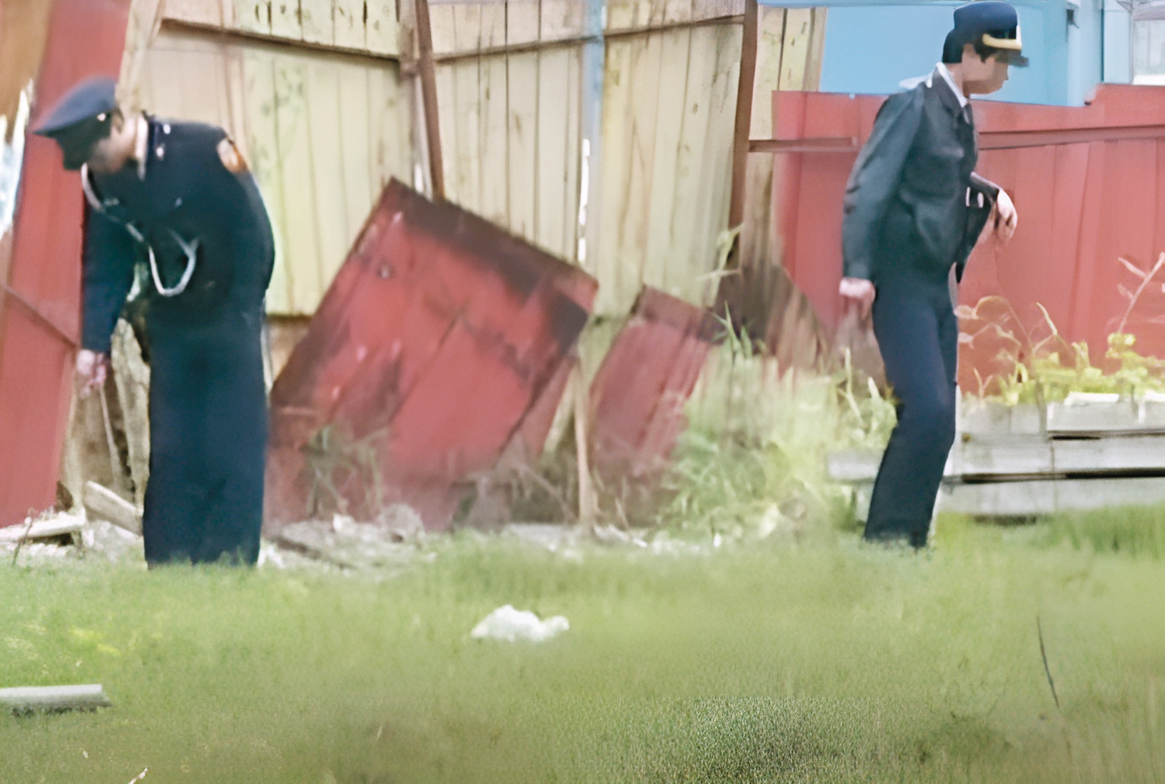 警方封鎖國小工地分屍案現場，進行地毯式的搜索採證。（東森新聞提供）