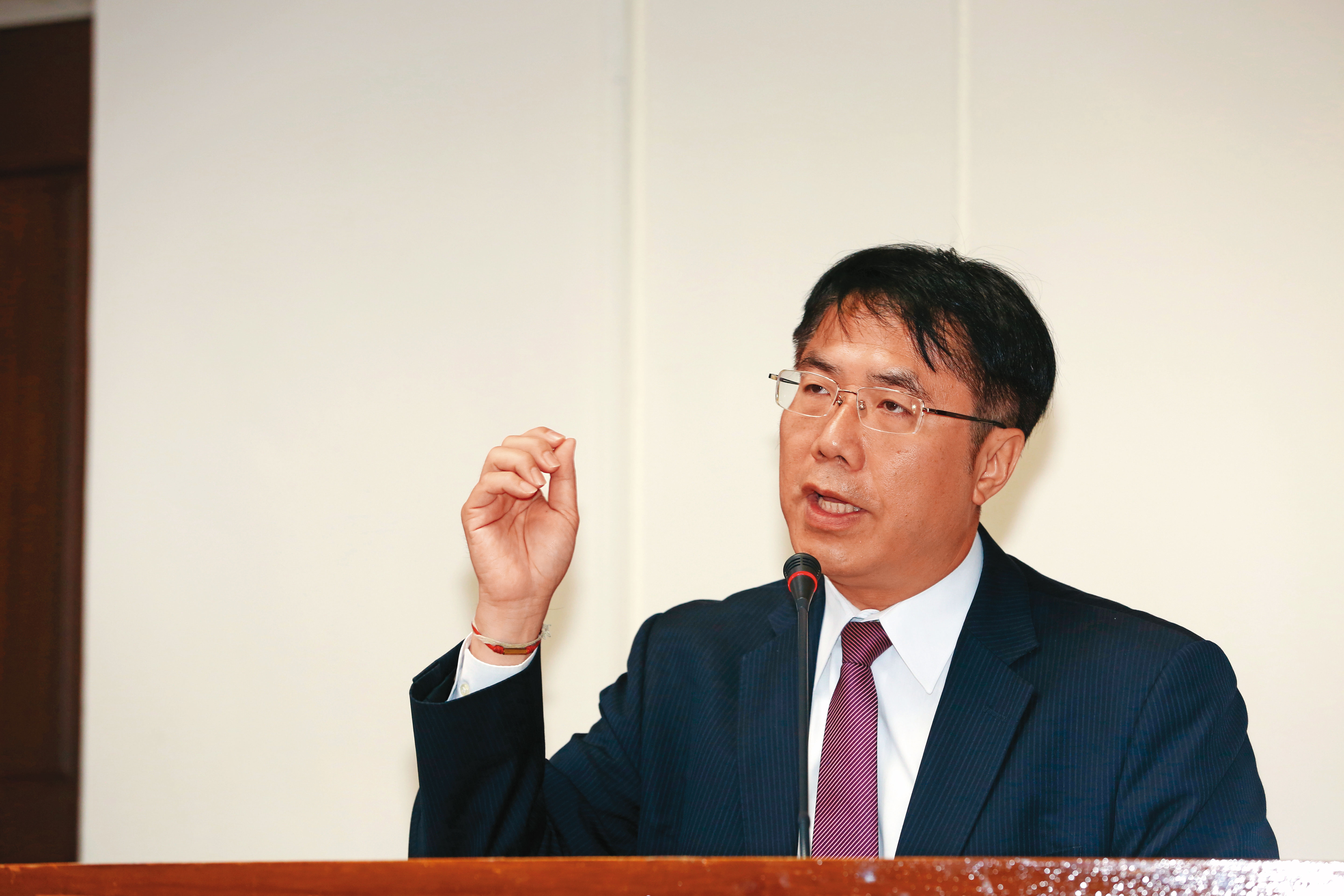 黃偉哲（圖）擔任立委時，林女也曾以律師名義協助處理法律諮詢業務。