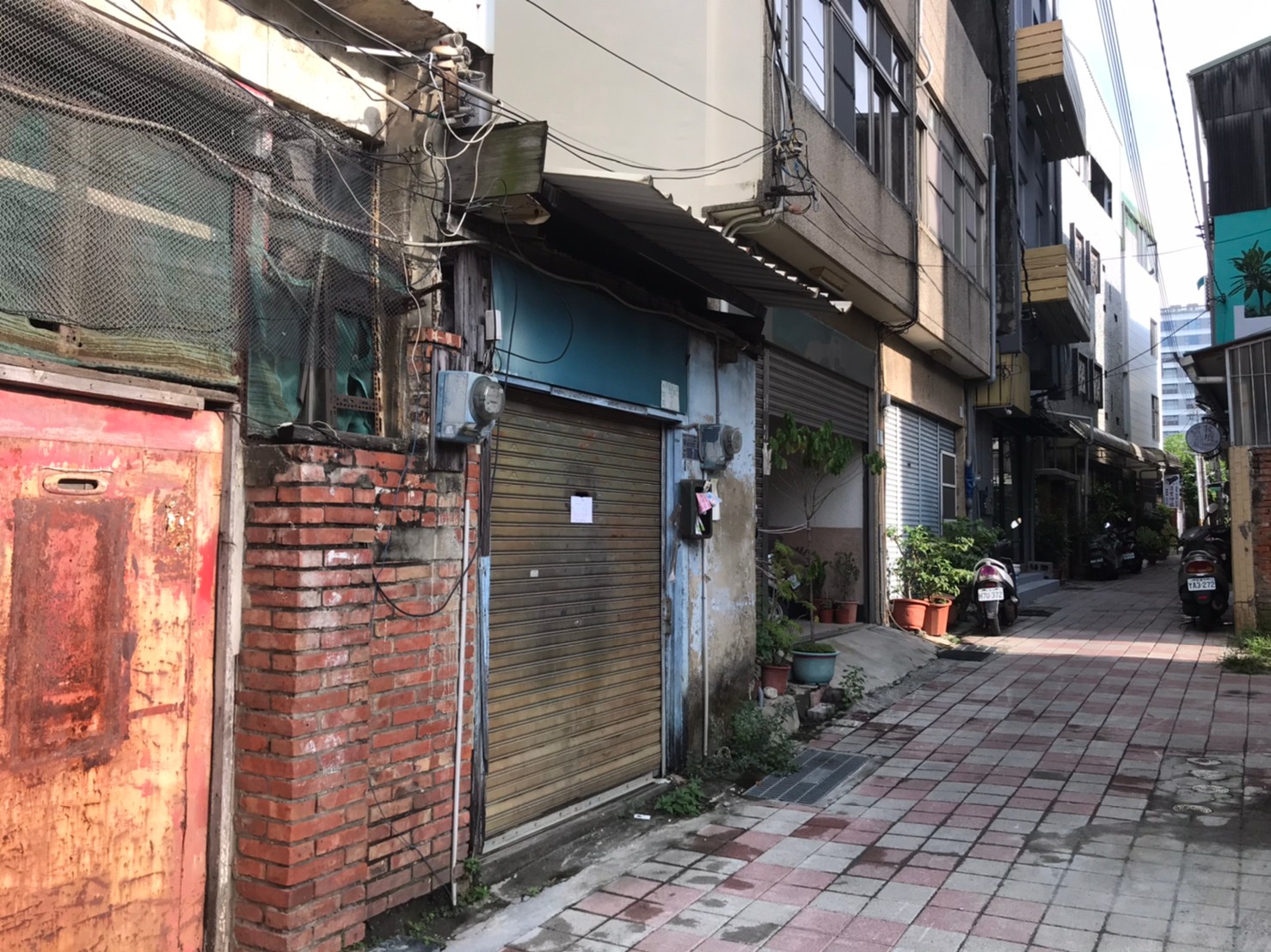 台南受惠觀光熱潮，房價出現不論是否坐落窄巷，只要地點越近熱區或屋齡越高，價格就會越高的獨特「V」字現象，本圖非當事物件。（信義房屋提供）