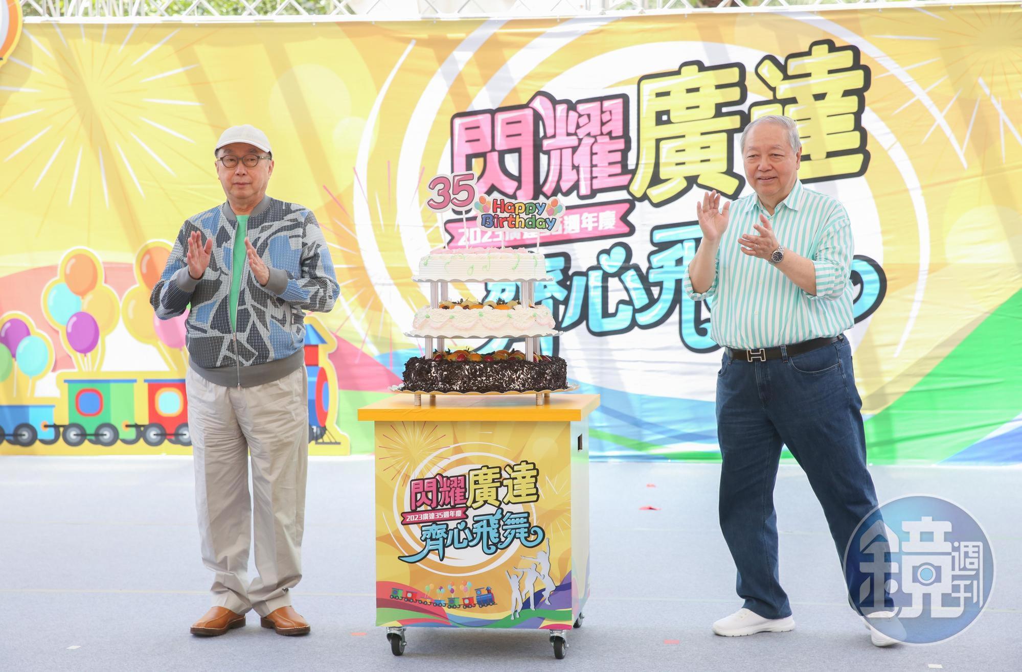 梁次震（右）預告，廣達要將AI發展成《神鵰俠侶》楊過的無形劍。