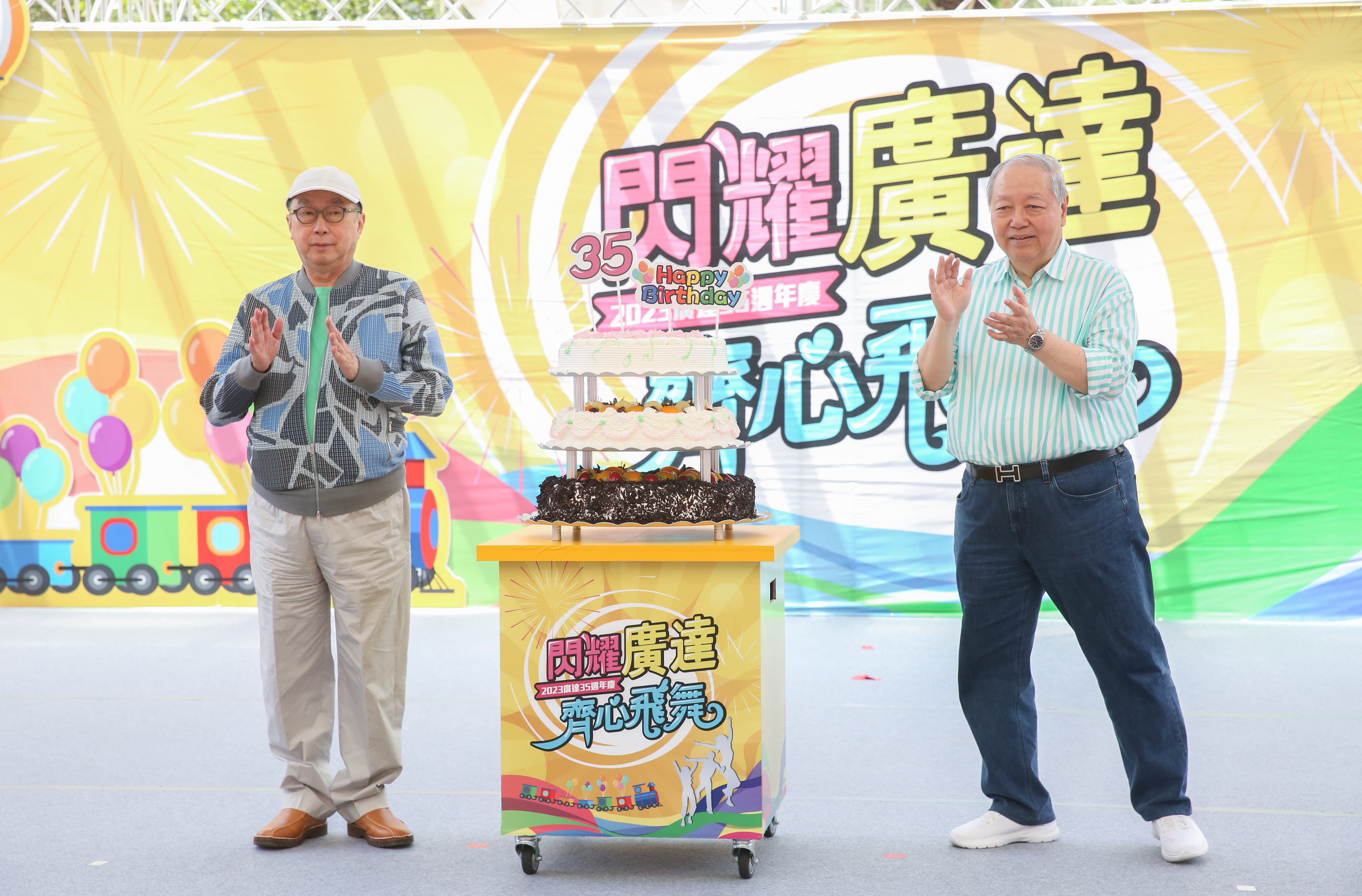 梁次震（右）預告，廣達要將AI發展成《神鵰俠侶》楊過的無形劍。