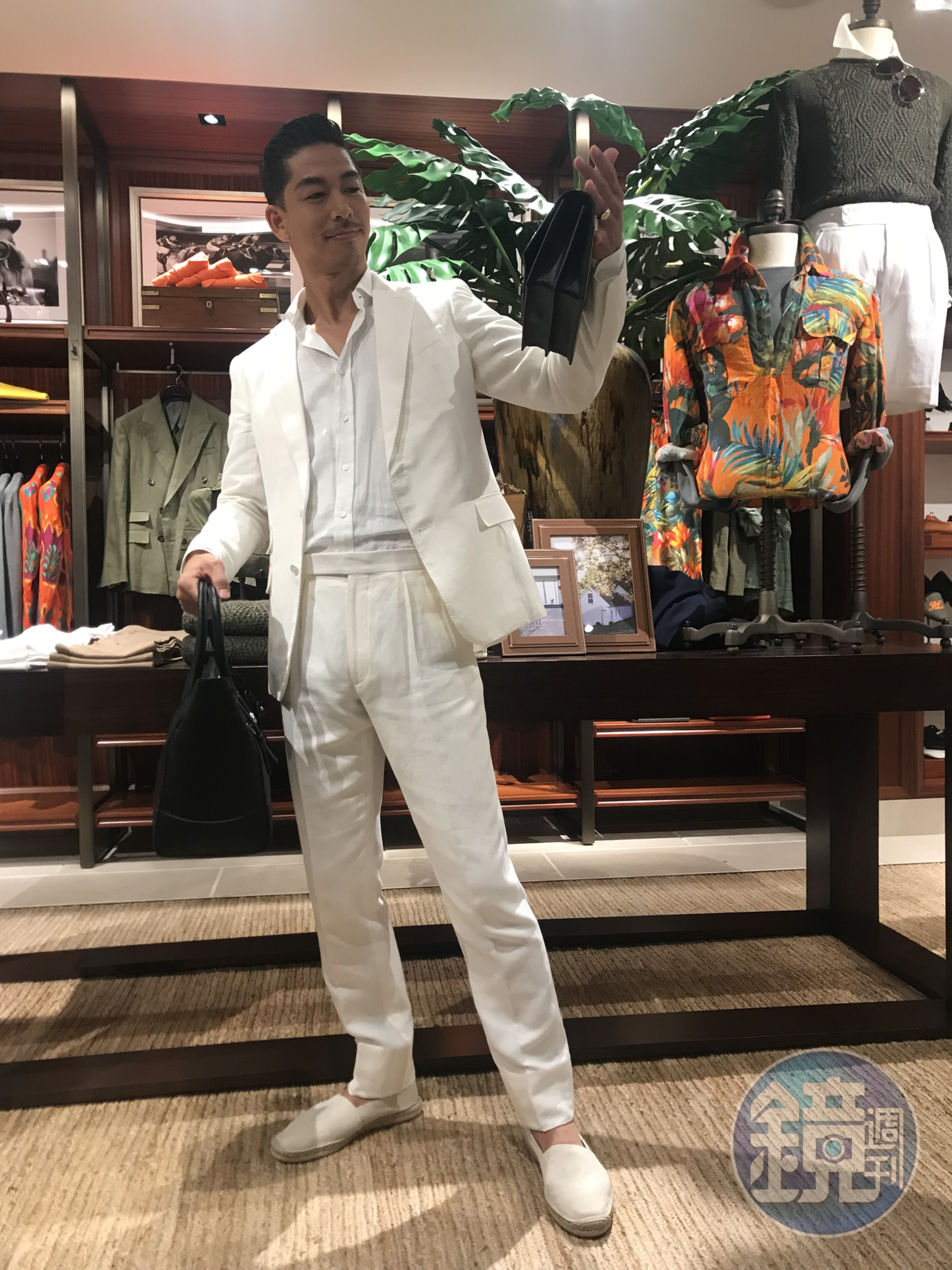 Akira在雷夫羅倫之家台南頂級店，挑選送給媽媽與林志玲的母親節禮物。