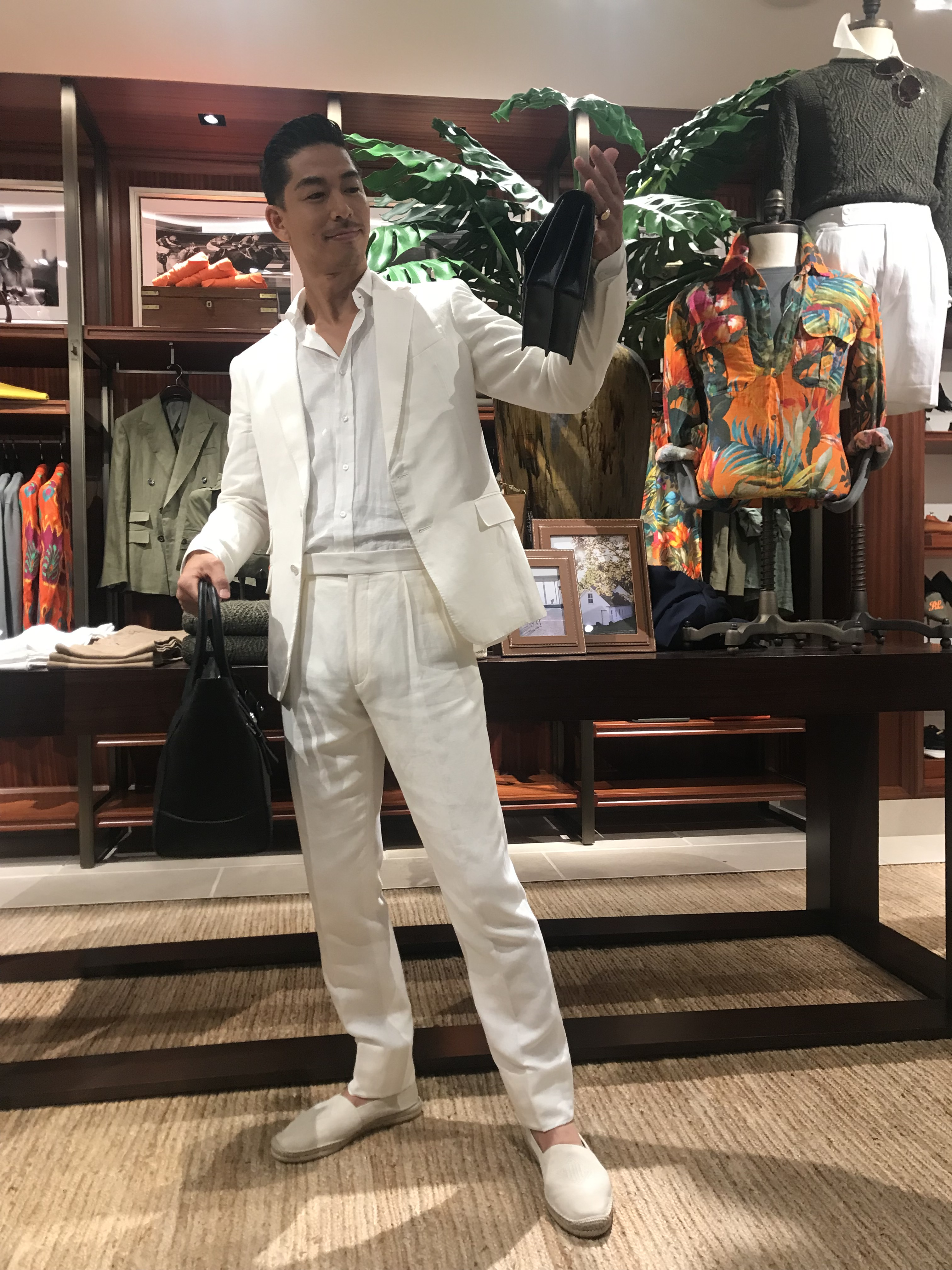 Akira在雷夫羅倫之家台南頂級店，挑選送給媽媽與林志玲的母親節禮物。
