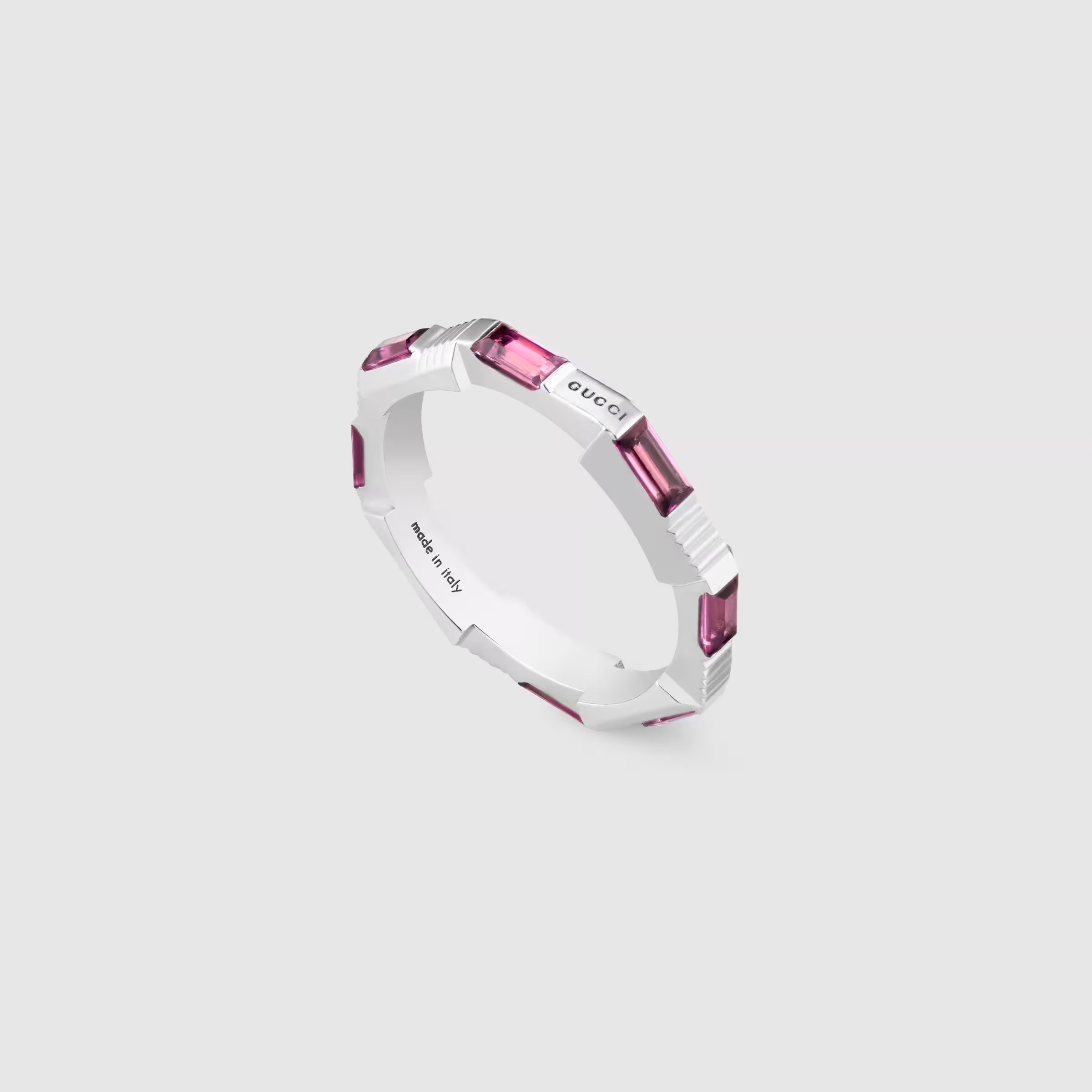 紅碧璽18K白金戒指。NT$80,100(古馳提供)