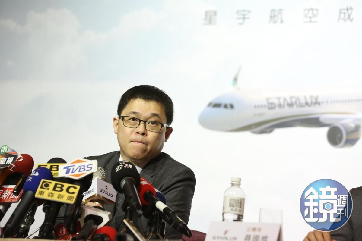 星宇航空董事長張國煒一早現身日本成田機場致歉,並宣布將退還302名乘客本趟來回的機票錢。(本刊資料照)