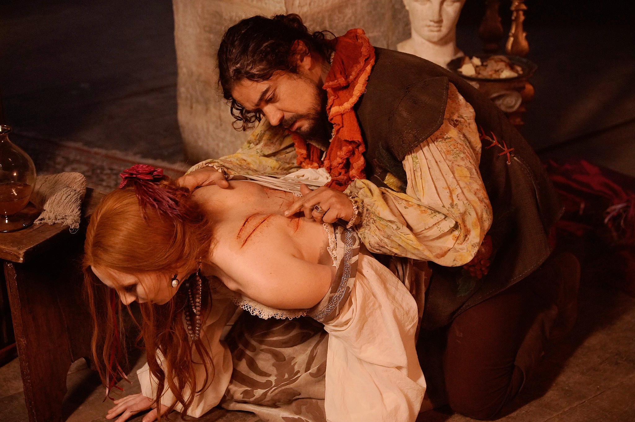 歷史傳言卡拉瓦喬私生活混亂不堪，片中有不少里卡多狂放浪蕩的演出。（海鵬提供）