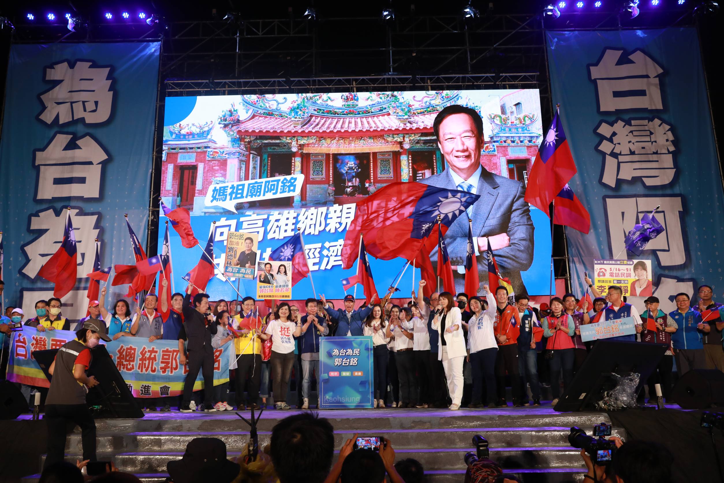 郭台銘昨晚高雄造勢，稱蔡英文曾派人要他不准買疫苗。