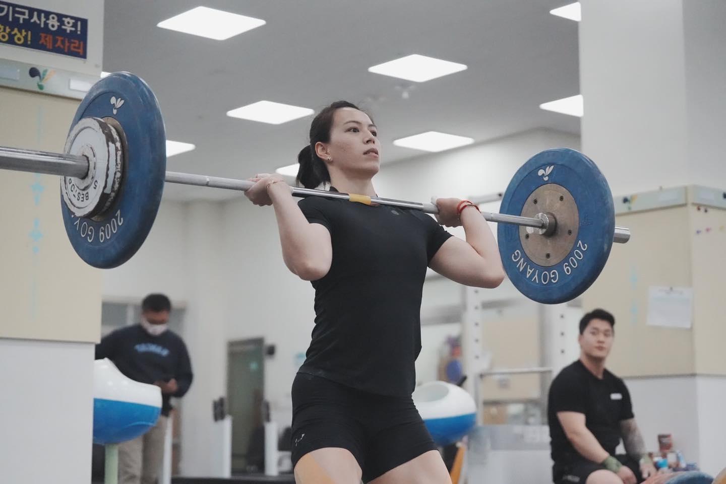 台灣「舉重女神」郭婞淳在巴黎奧運中的衛冕之路,將遇上來自中國的強大競爭對手羅詩芳。(翻攝自郭婞淳 KUO, Hsing-Chun臉書)