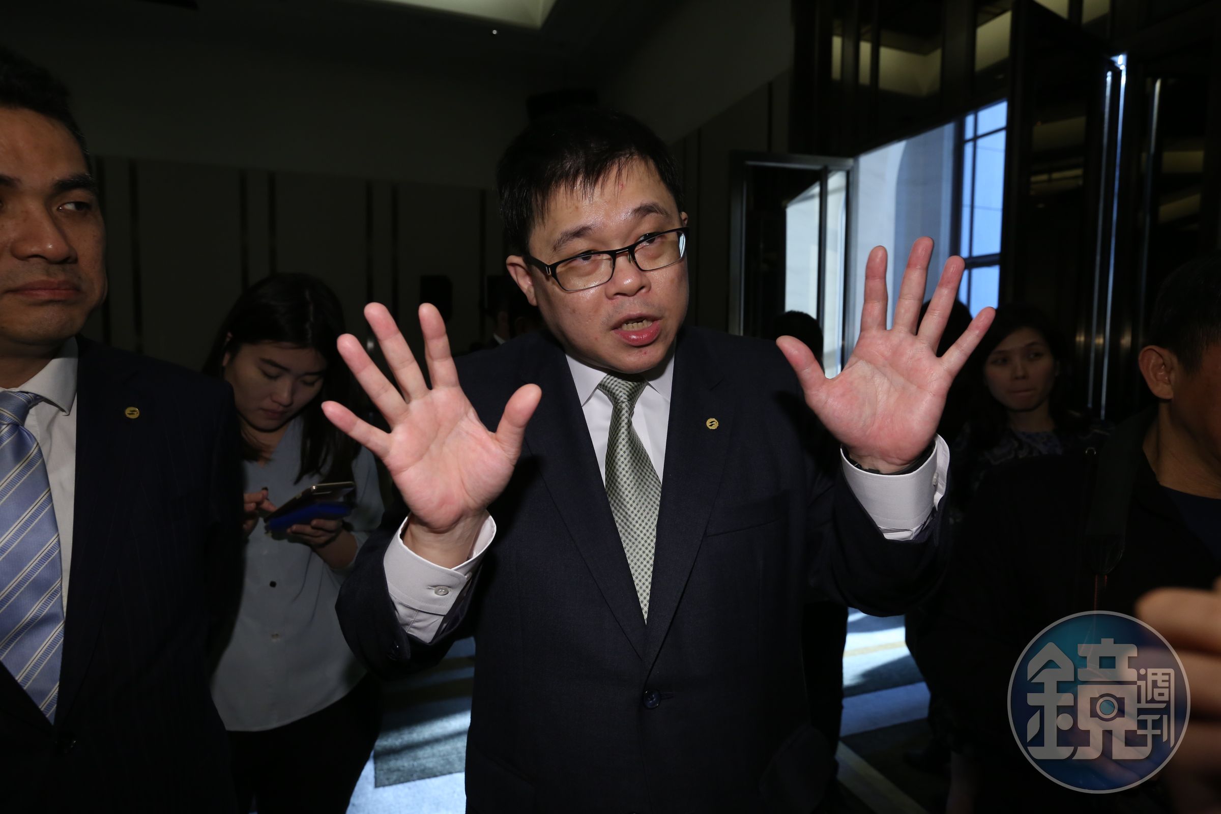 針對星宇航班延誤的公關危機，醫藥美食記者王瑞玲逆風力挺張國煒與機組員，認為乘客理不饒人。（本刊資料照）