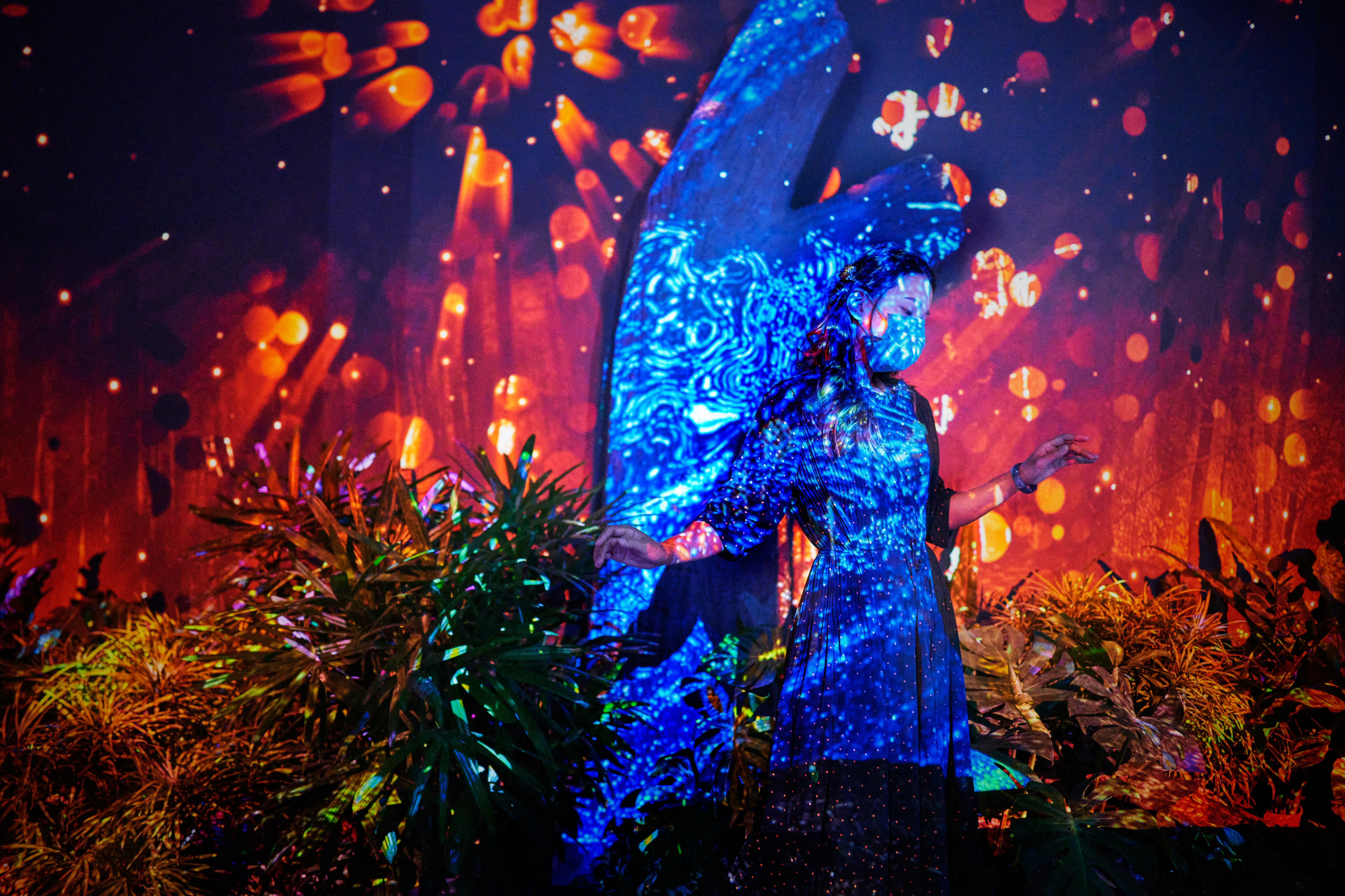 沉浸式體驗作品《離線時區Logout Time》疫情期間為百貨賣場帶來聚客效果。（紅然公司提供）