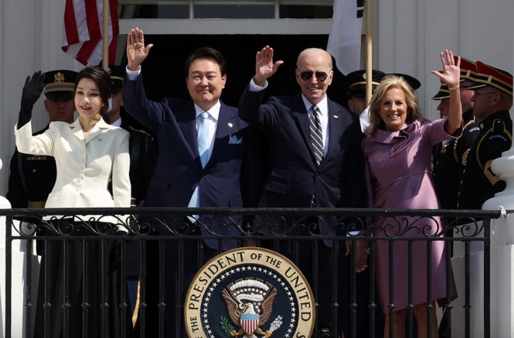 中國官媒《環球時報》在南韓總統尹錫悅（左二）訪美時發文砲轟。（翻攝尹錫悅IG）