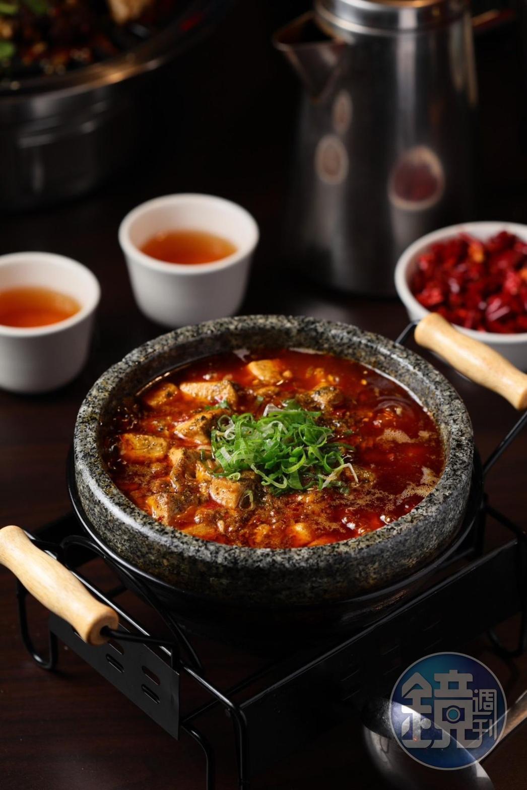 不配飯不過癮，點了白飯又會導致續碗的「何師傅麻婆豆腐」。（358元／份）