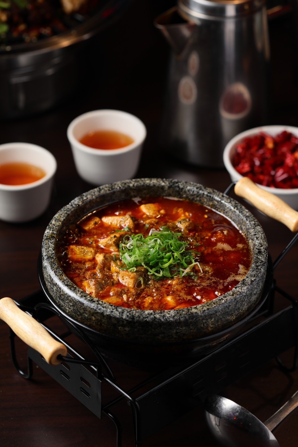 不配飯不過癮，點了白飯又會導致續碗的「何師傅麻婆豆腐」。（358元／份）