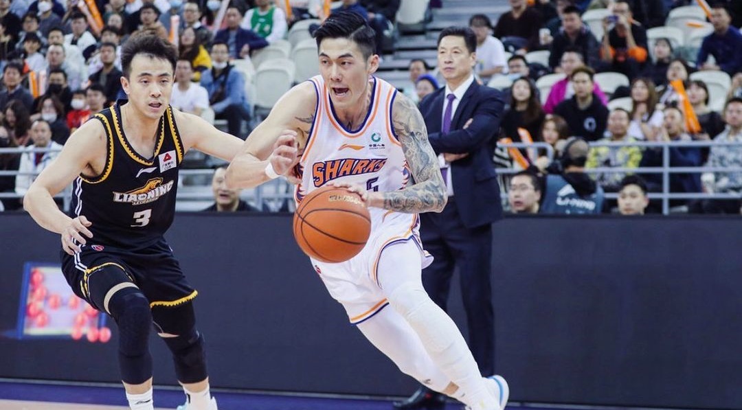 中媒報導，台灣飛人劉錚與上海大鯊魚合約到期，將回台打球。（翻攝自劉錚IG）