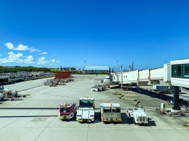 日本一名38歲男性送貨員沒錢想搭飛機,竟開貨車闖入沖繩那霸機場。(示意圖,photoAC)