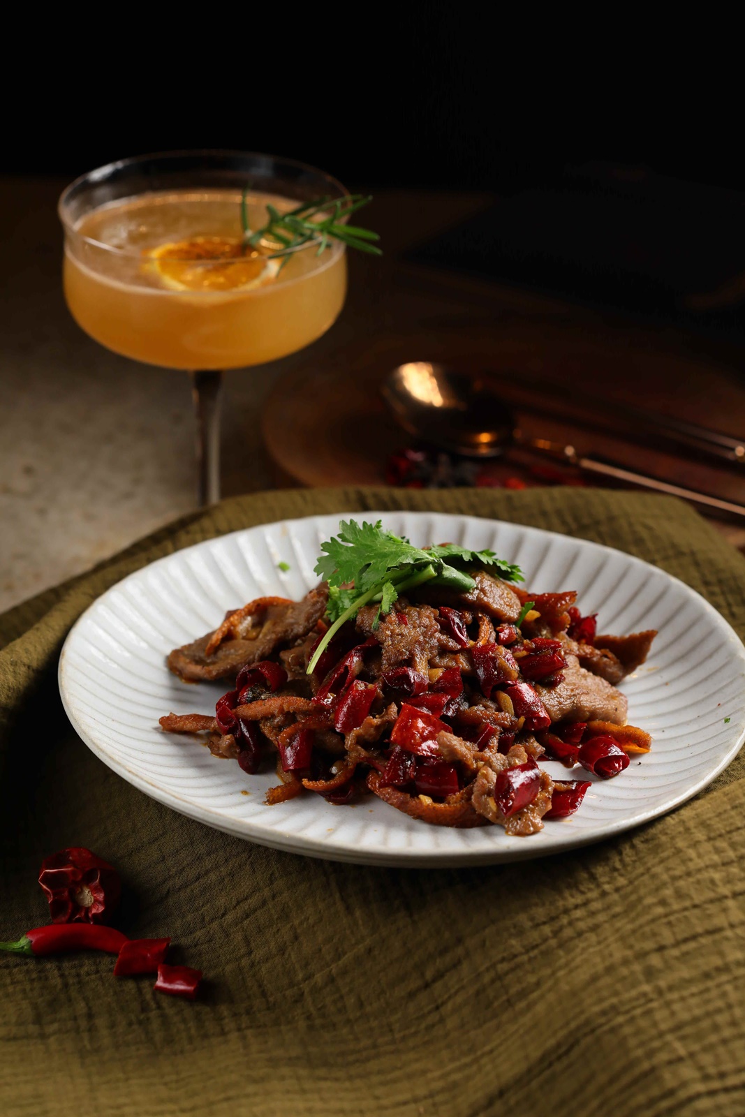 上得了飯桌的「陳皮牛肉」,微辣辛口與透苦陳皮同樣也下得了酒。(320元/份)
