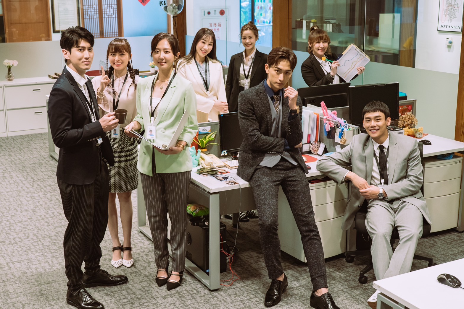 VIDOL 7週年推出的VBL系列耽美影集，第三部《絕對佔領》演員有孫沁岳（左起）、林巧媛、洪詩、小凱、可伊、毛祁生、婕芯和蕭鴻。（三立提供）