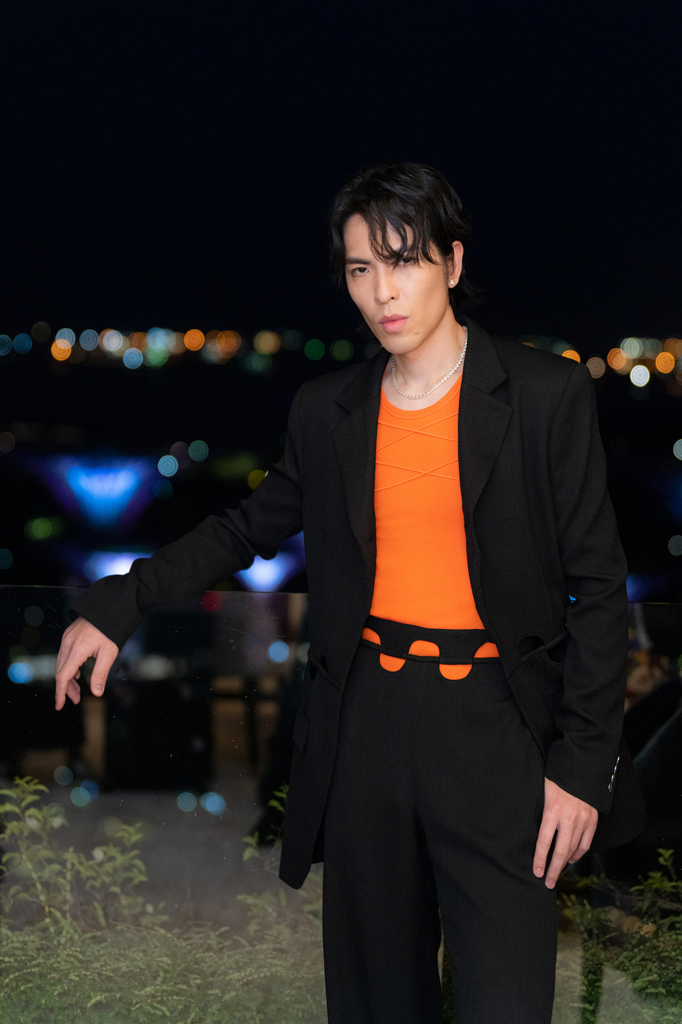 蕭敬騰打球受傷後仍照約定出席師妹演唱會站台。(翻攝自蕭敬騰臉書)