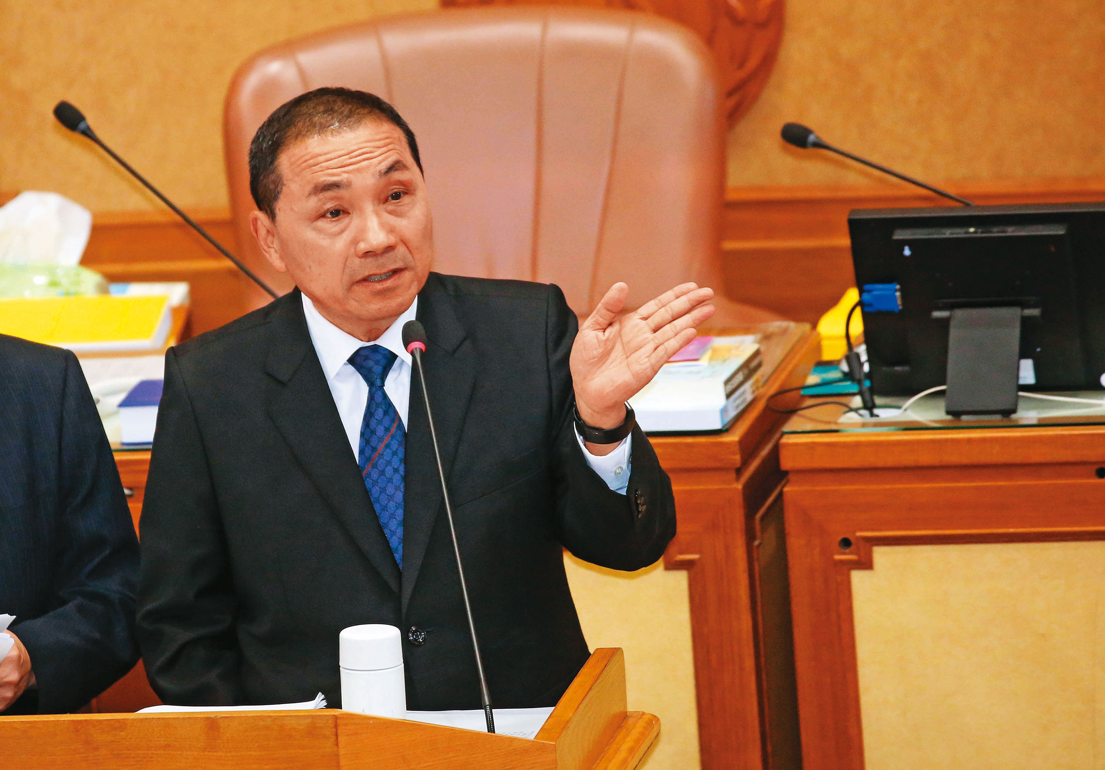 相較郭台銘全台造勢拚黨徵召，侯友宜（圖）則按兵不動，死守新北議會及市政議題。