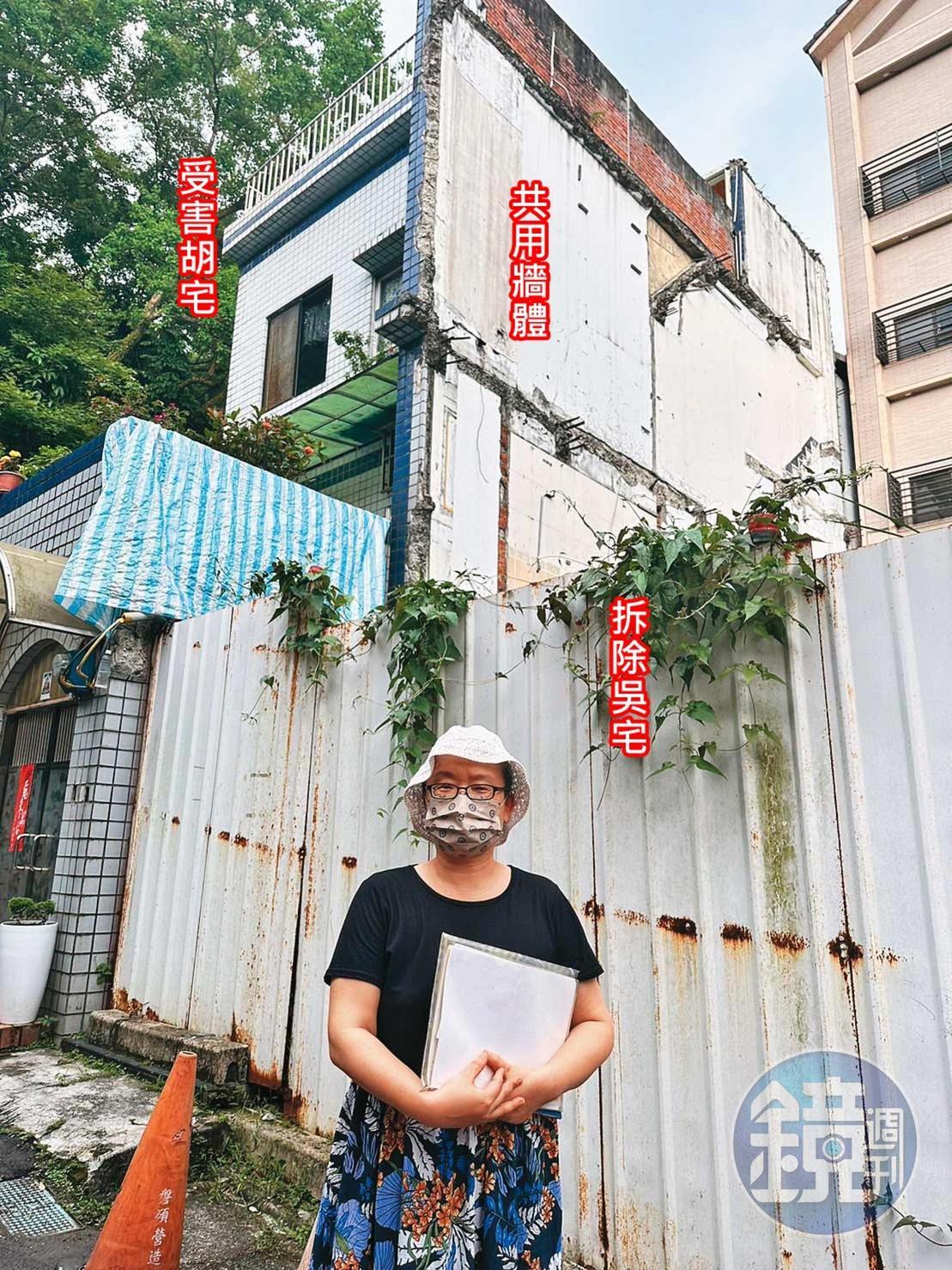 曾擔任王力宏、陳昇等知名歌手經紀人的胡馨云(圖)指控新北市府疏失,導致她家破人亡、鄰居拆屋後無家可歸。