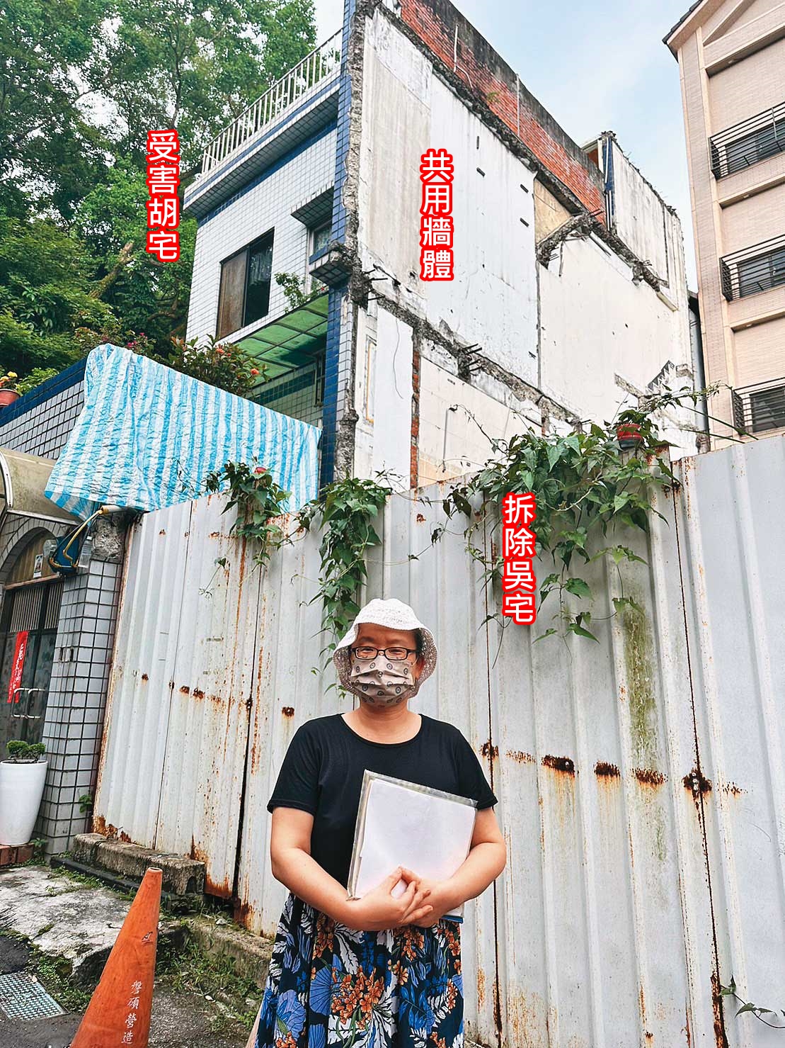 曾擔任王力宏、陳昇等知名歌手經紀人的胡馨云(圖)指控新北市府疏失,導致她家破人亡、鄰居拆屋後無家可歸。