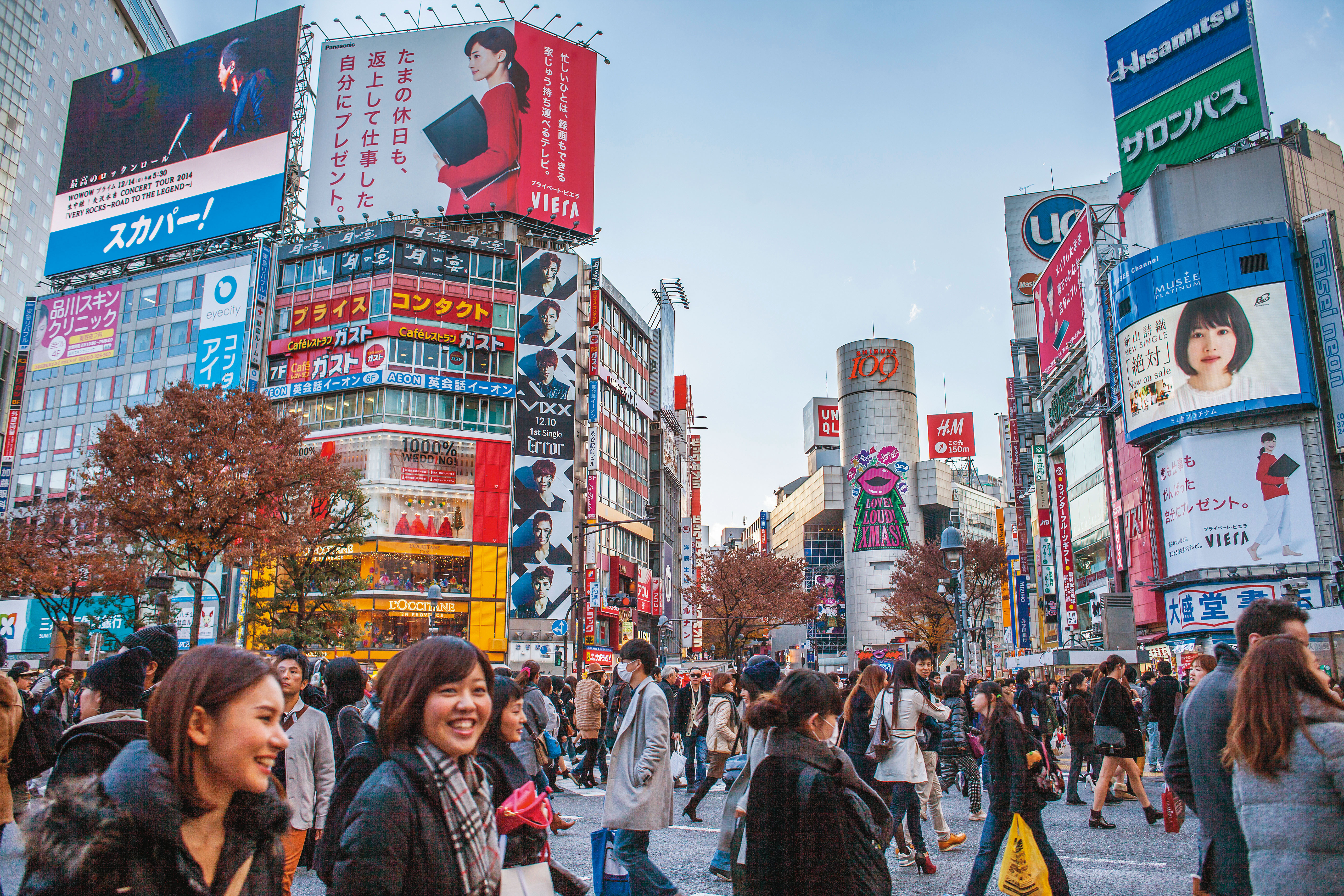 隨著日本取消入境管制，觀光人潮、錢潮湧入，振奮內需市場。（達志影像）