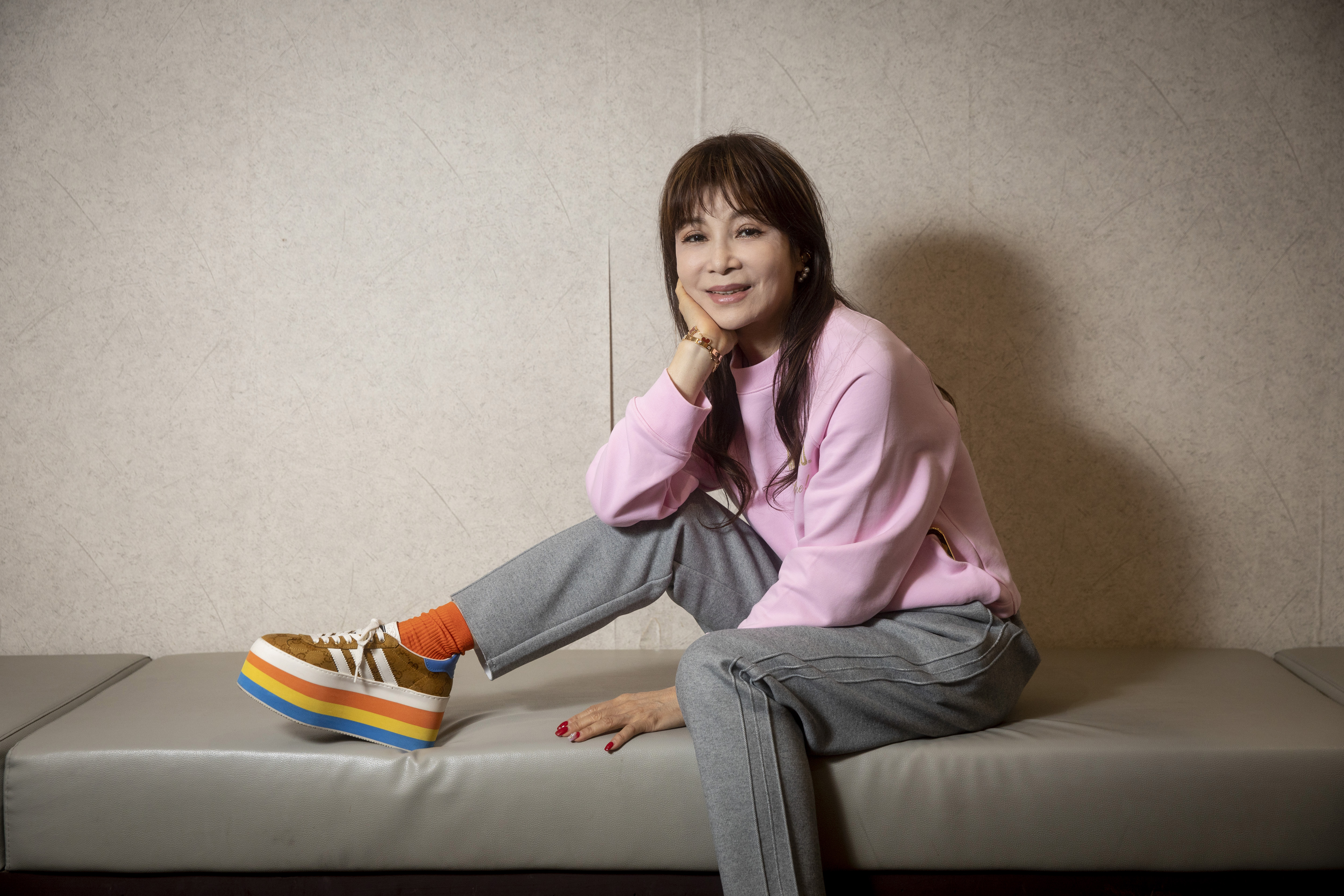 除了唱歌，蔡秋鳳曾本色演出侯孝賢電影《悲情城市》及吳念真《多桑》。