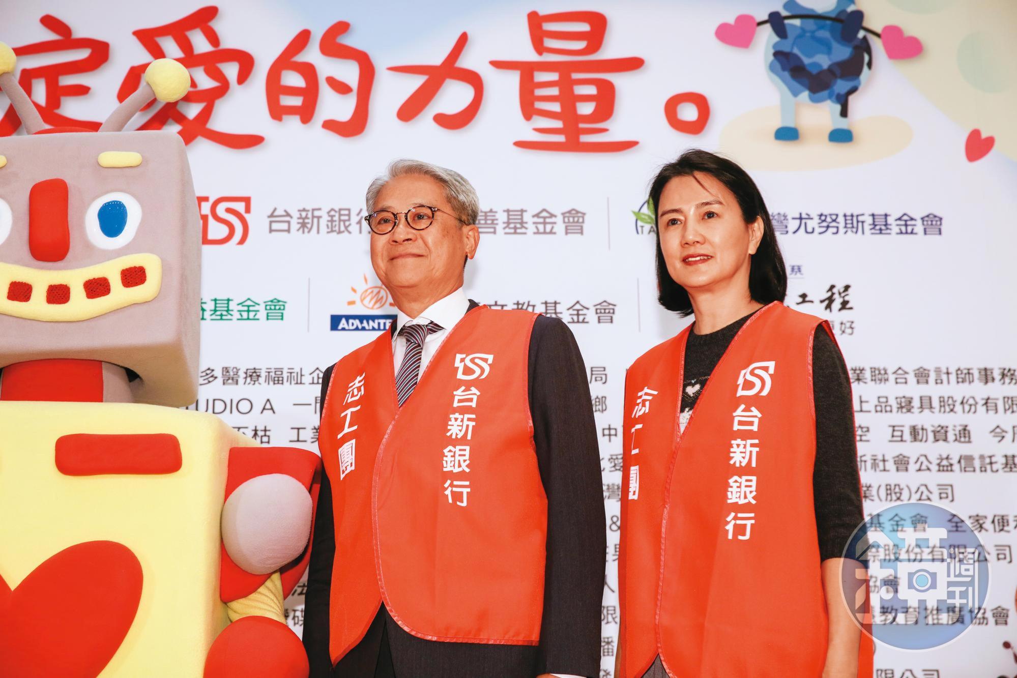 吳東亮(左)太太彭雪芬(右)是新光金上層控股公司新勝的董座。