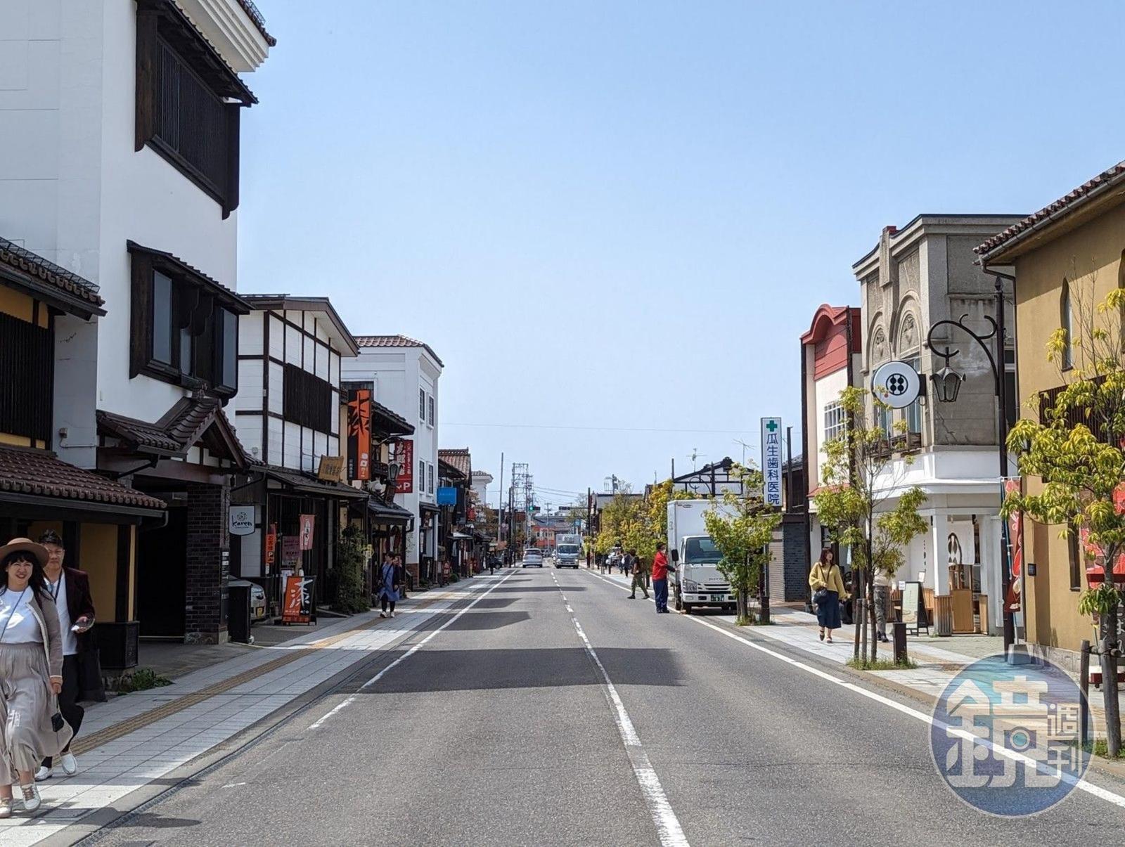 喜多方市知名的「藏造老街」。