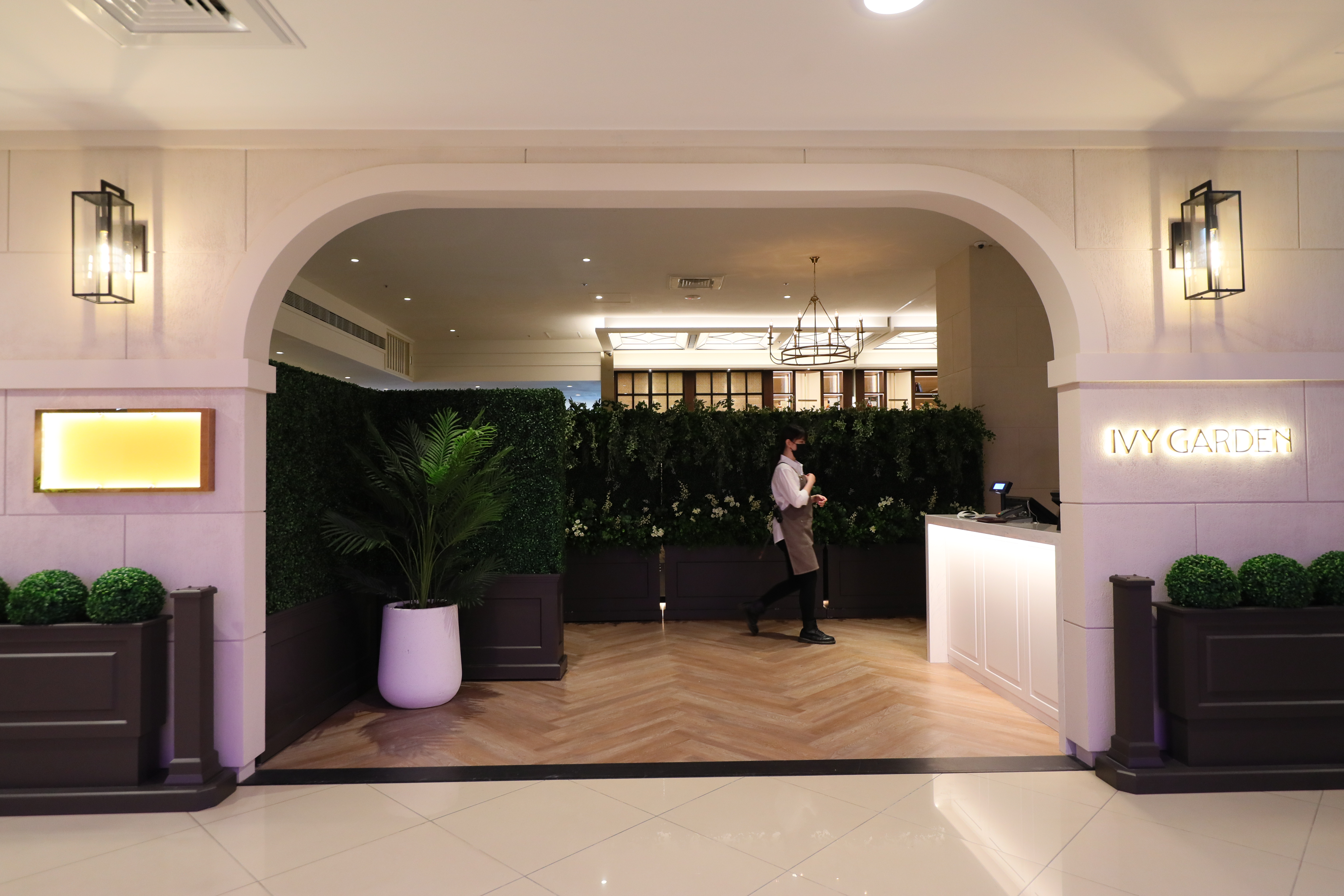 「IVY GARDEN」的門面設計有如歐洲小館。