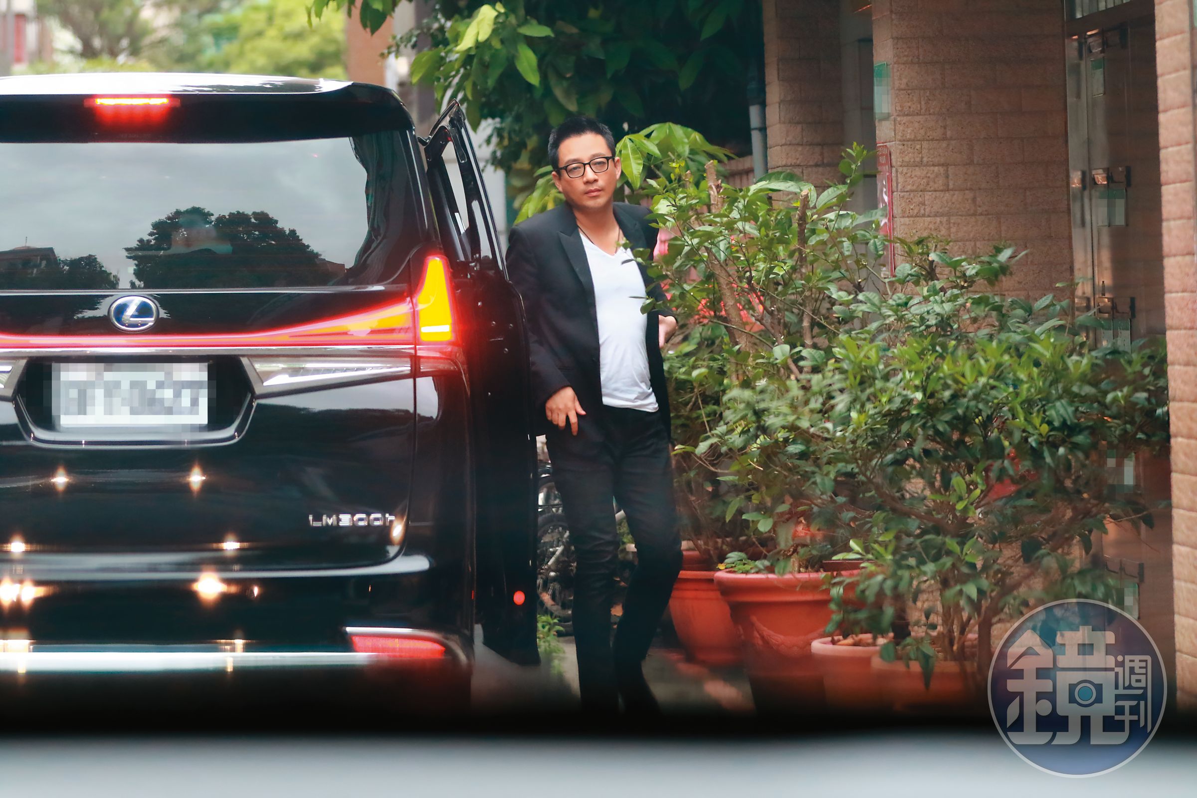 汪小菲上月底來台，本刊直擊他多次過大S家門而不入。