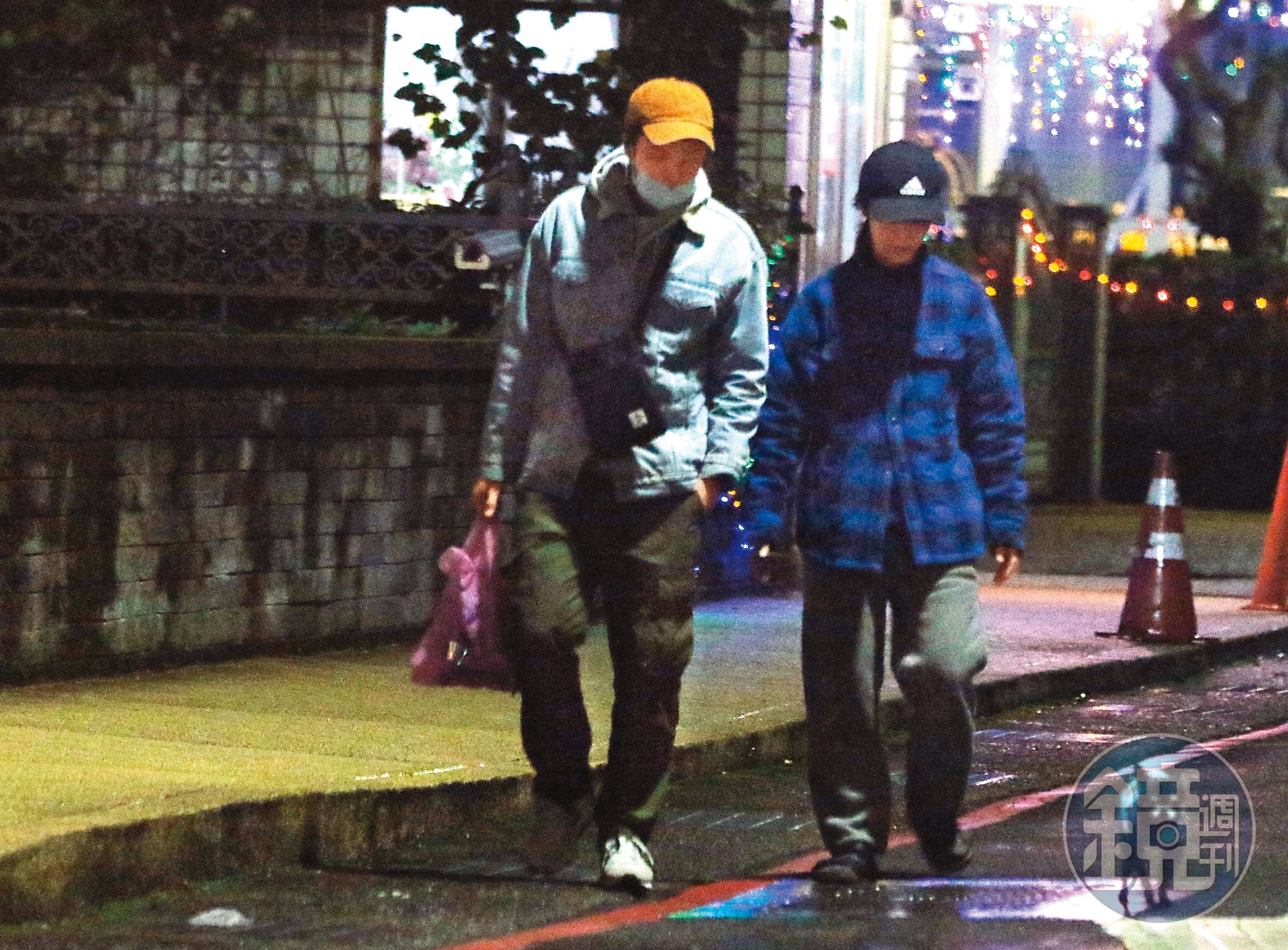 本刊曾拍到張書偉(左)與勇兔(右)約會,由於他們同門,所以從認愛到分手的聲明都一起發出。