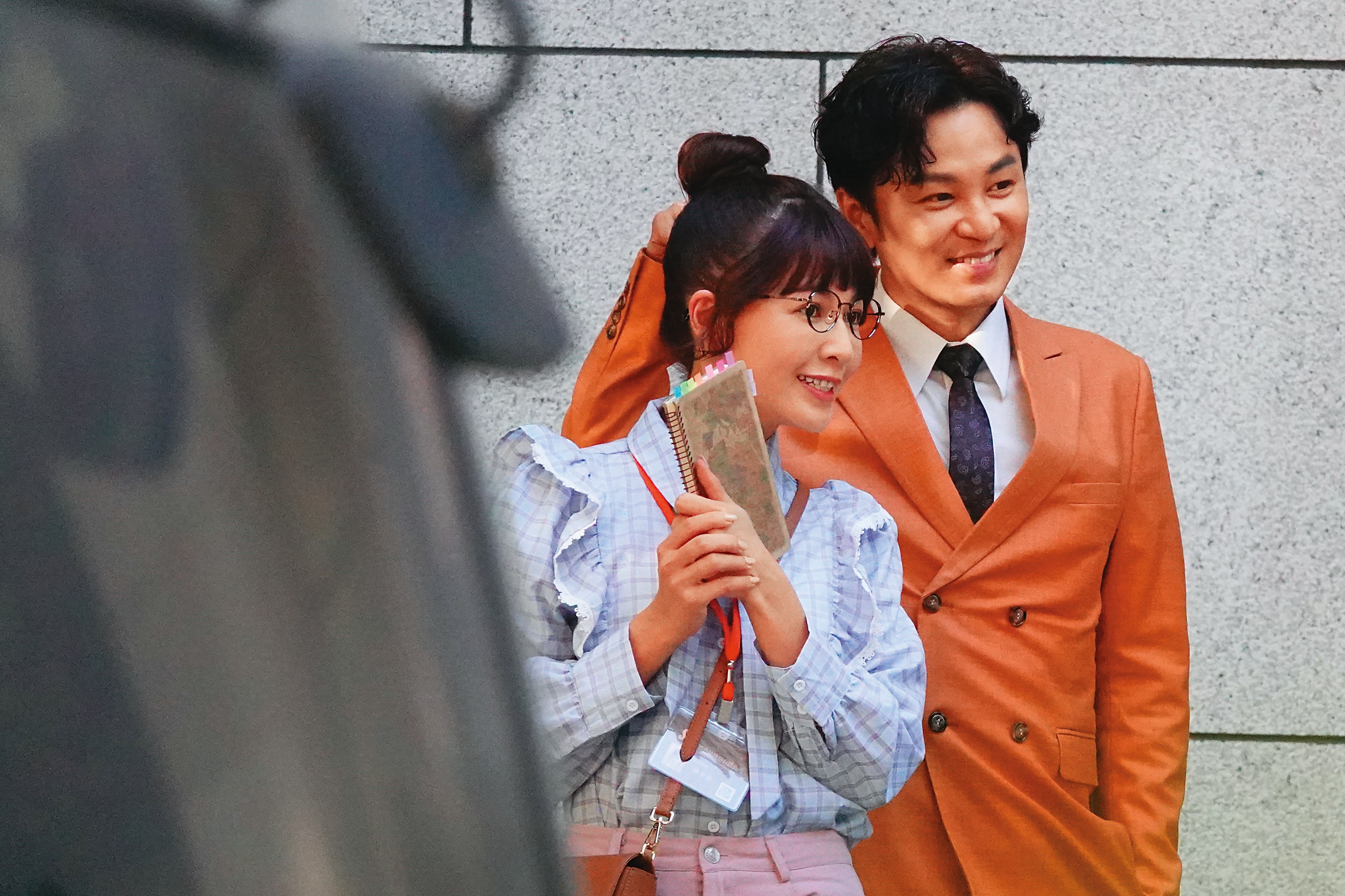 本刊直擊張書偉（右）與謝京穎（左）在戲中演CP，戲外也正在曖昧當中。