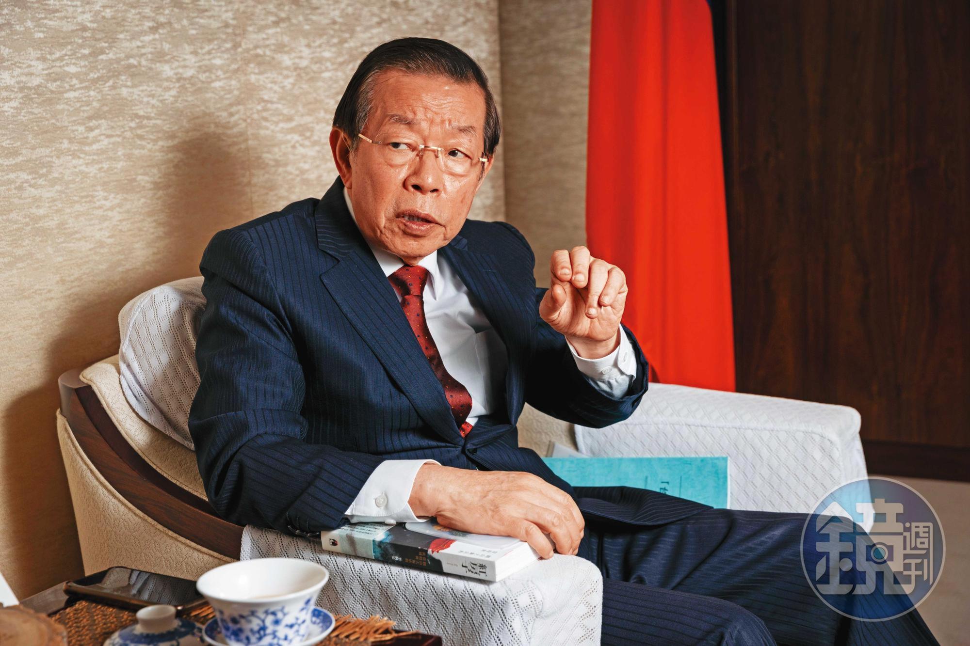 高明輝出庭作證時透露,1982年間,當時的調查局長阮成章曾要他準備20萬元給謝長廷(圖)。