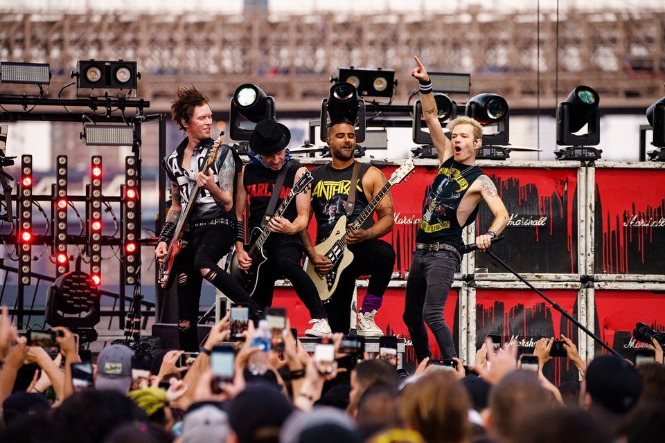 「魔數41」Sum41在台灣8日突然宣布解散，不少粉絲為此崩潰。（翻攝IG）