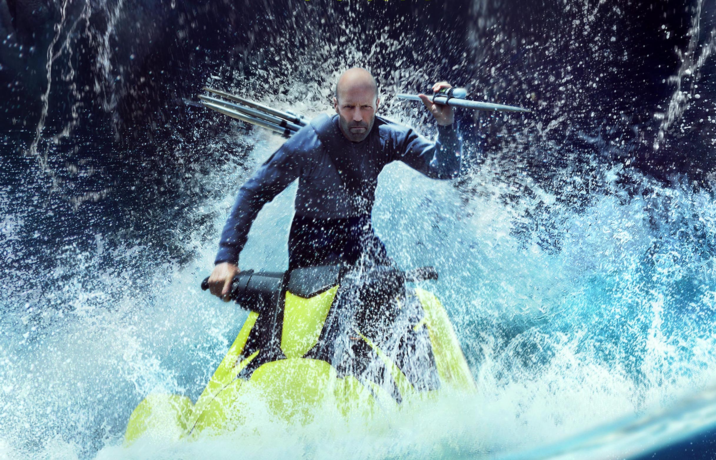 傑森史塔森繼續在《巨齒鯊2:海溝深淵》跟深海怪物搏命。(華納兄弟提供)