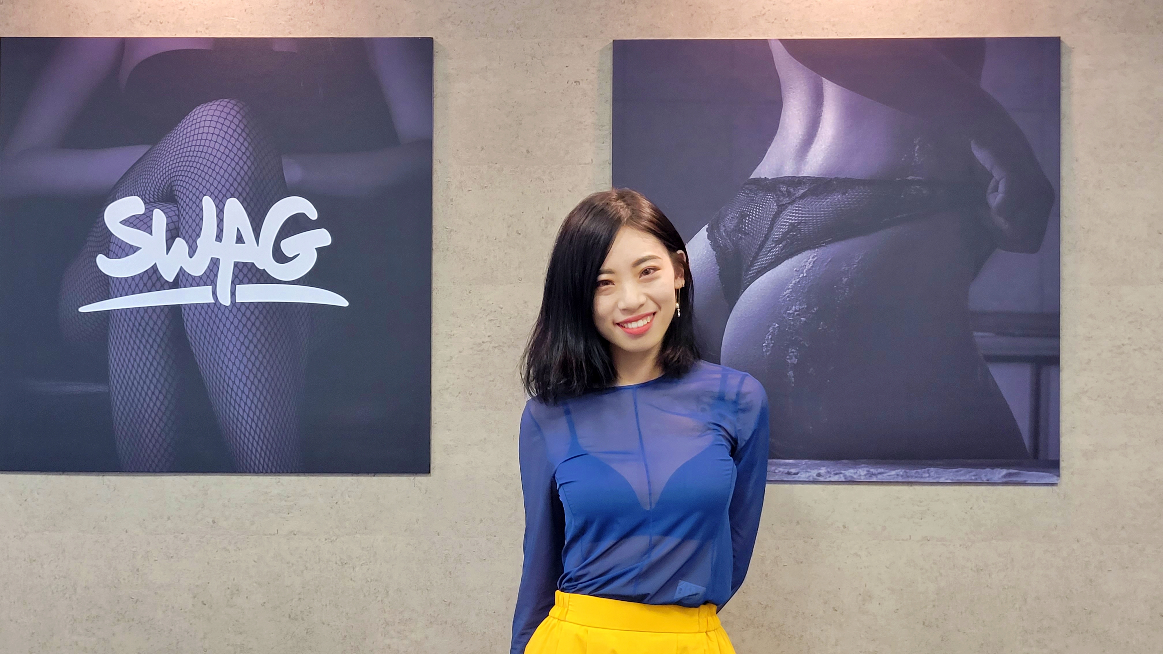 前陸軍八軍團女輔導長「內內」與軍官男友的性愛自拍影片在今年初被外流丟軍職，昨正式宣布加入成人直播平台。