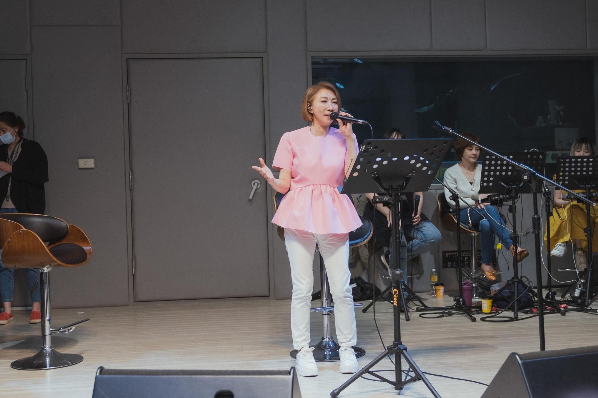 距離演出倒數10天,李翊君忙彩排。(寬宏藝術提供)