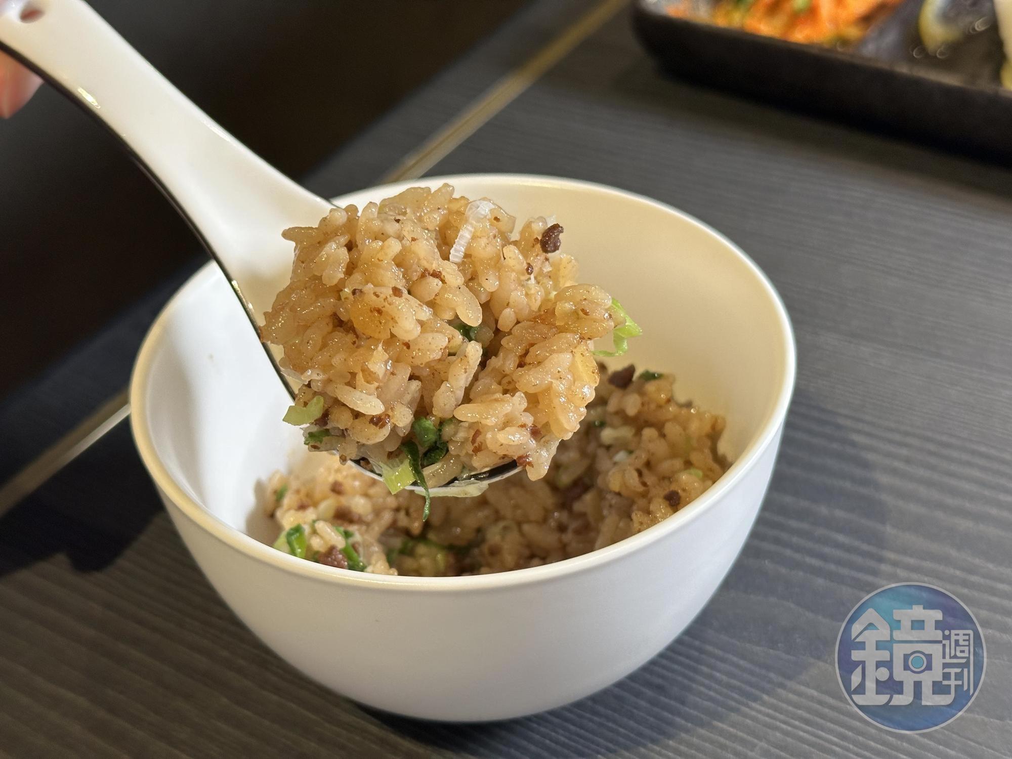 米飯吸滿牛肉燥的香氣,但味道意外清爽。